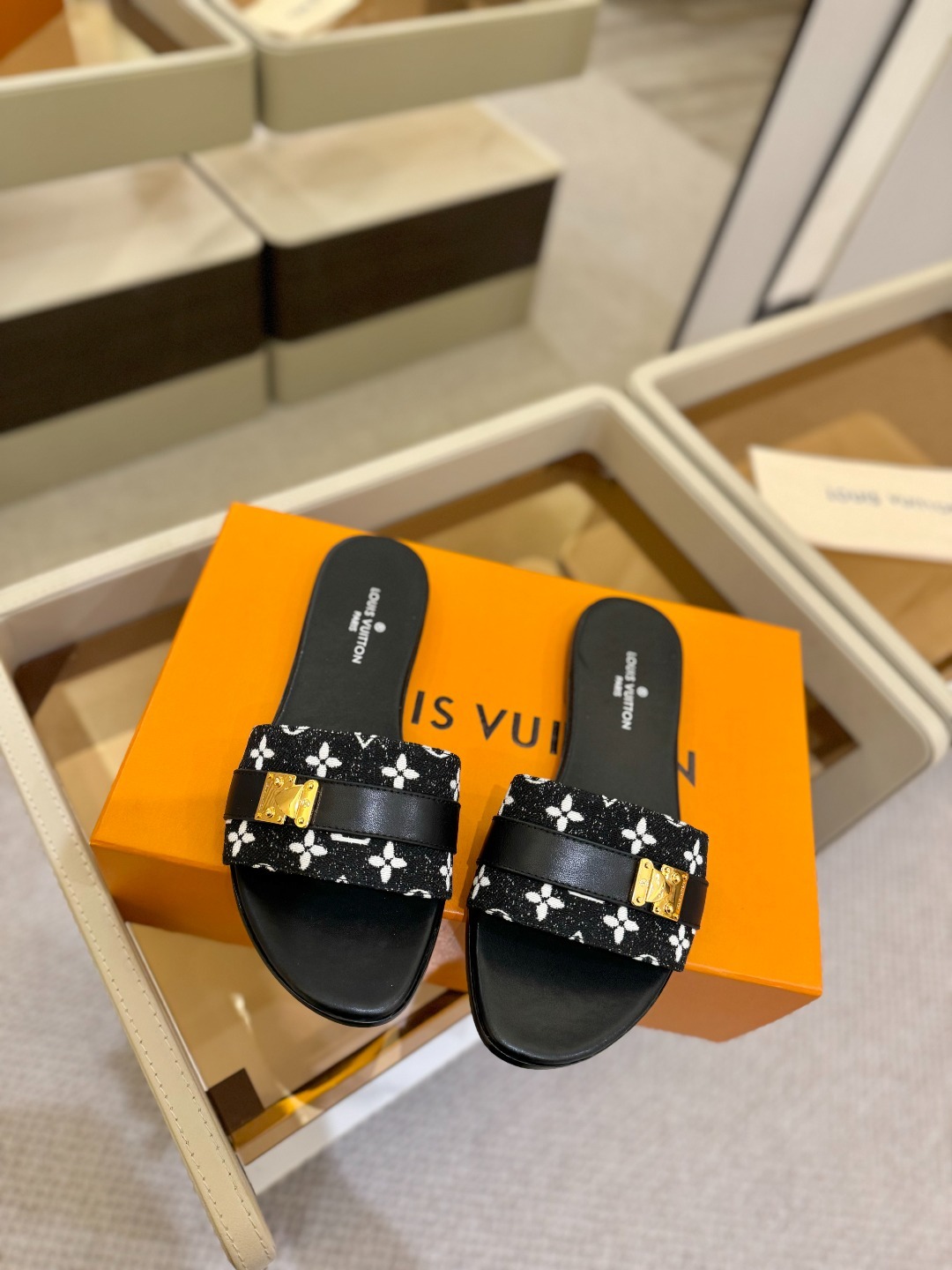 루이비통 클래식 플랫 슬리퍼