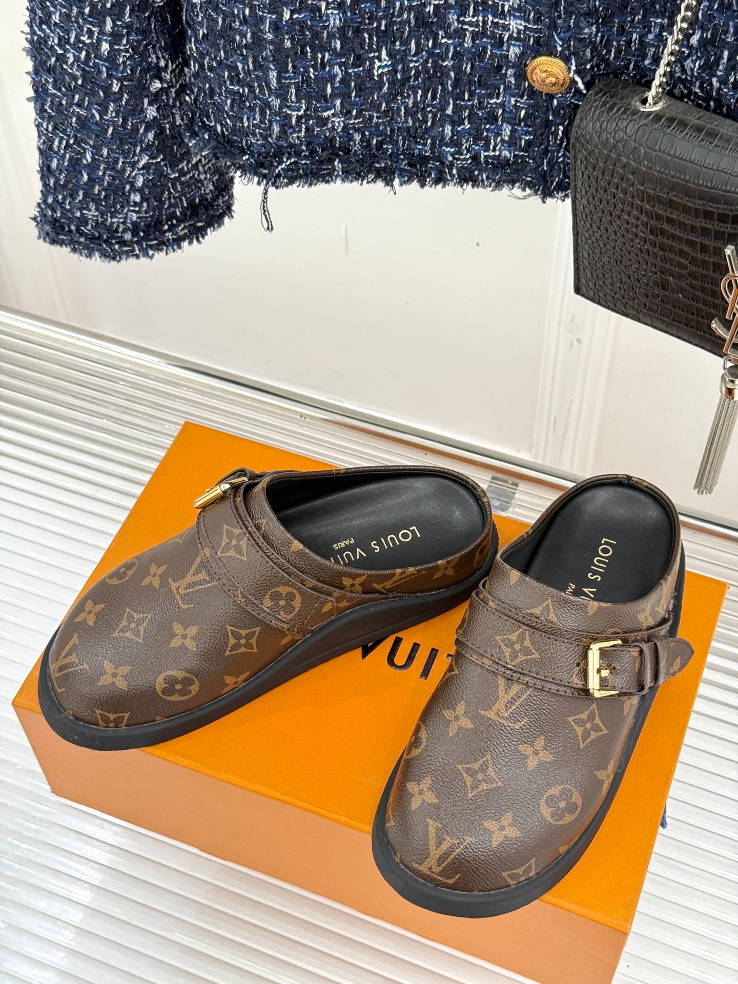 루이비통 25WF 신상 버켄 세미슬리퍼