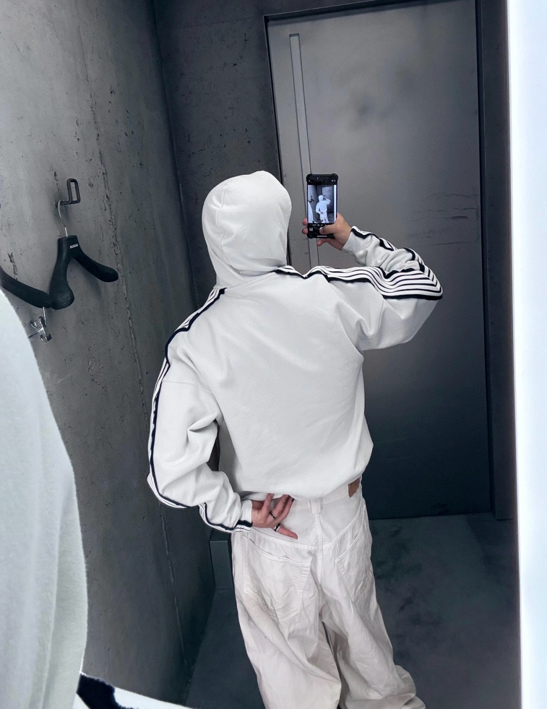 발렌시아가 25FW 신상 후드