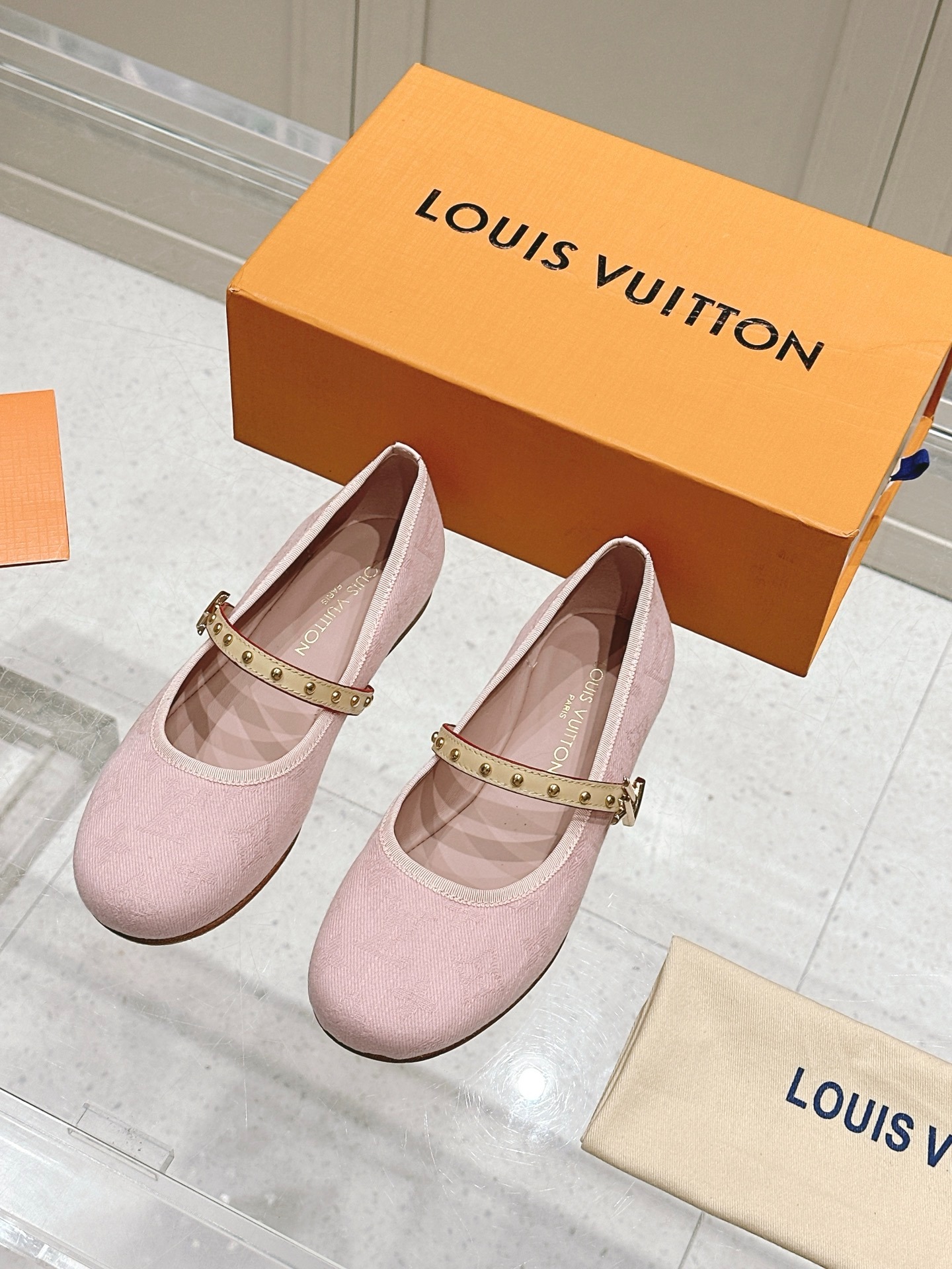 루이비통 신상 무*카미 타카시 콜라보 메리제인 플랫