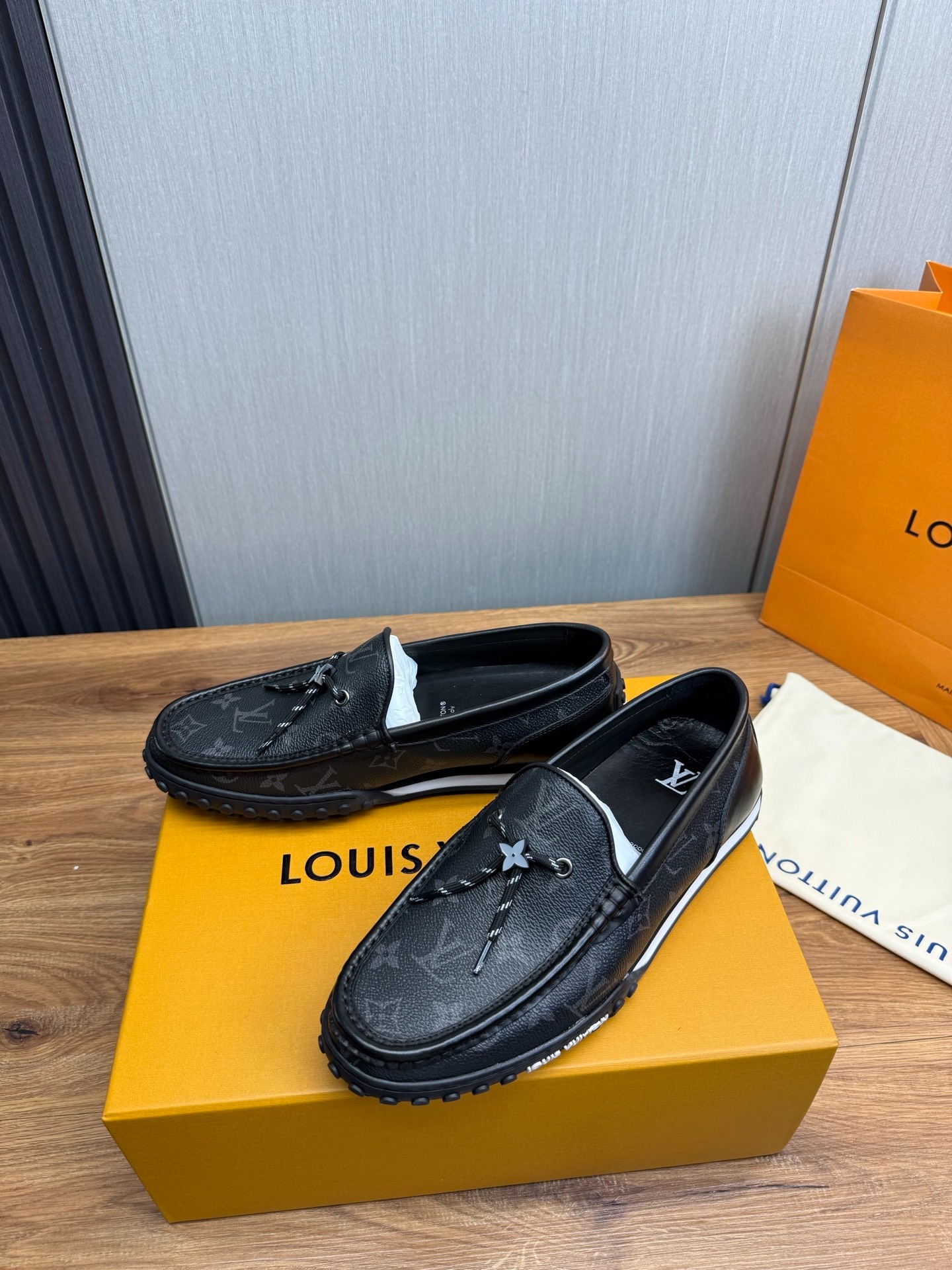 루이비통 남성 비즈니스 캐주얼 로퍼