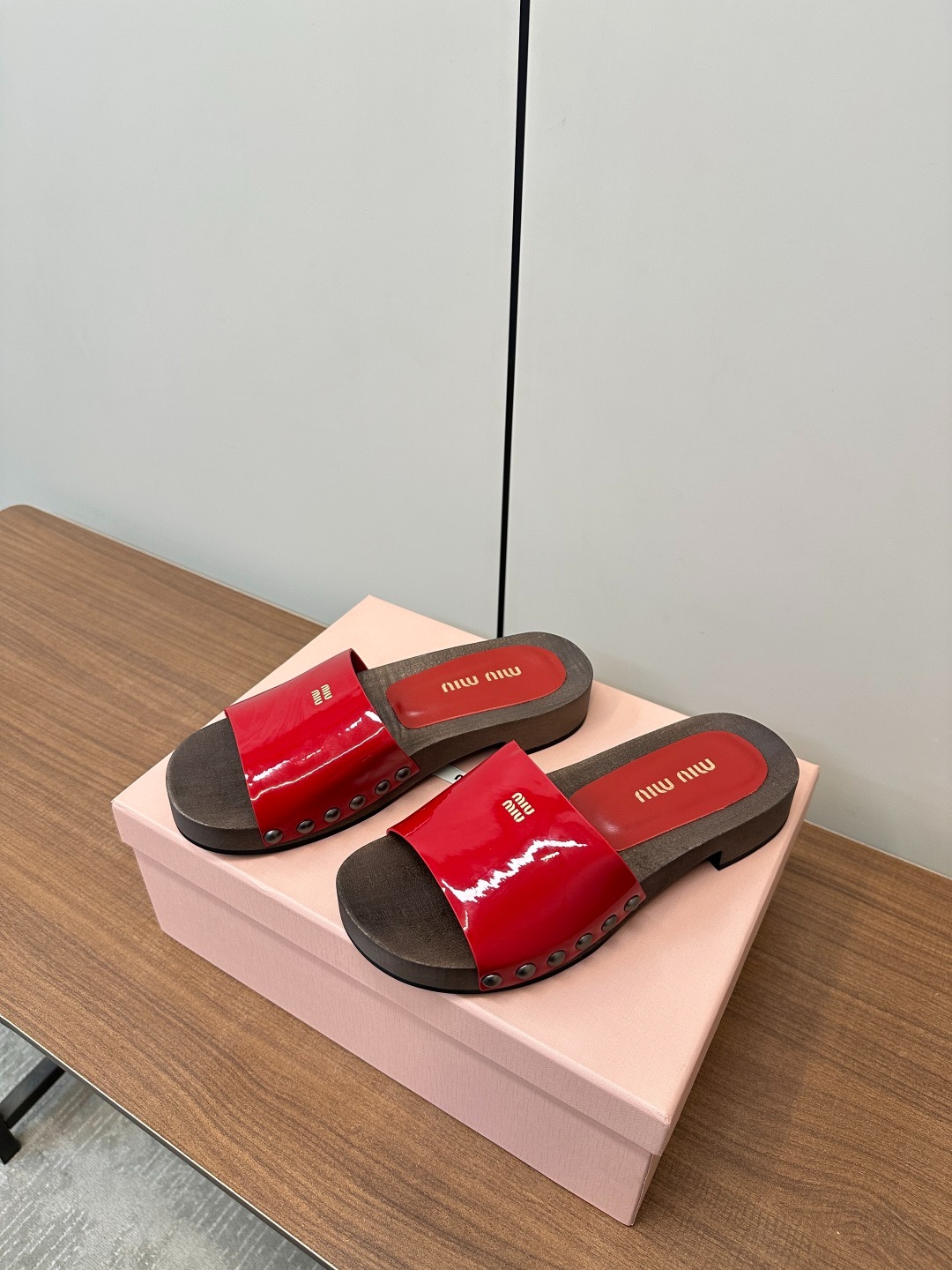 미우미우 2025 봄여름 신상 빈티지 슬리퍼