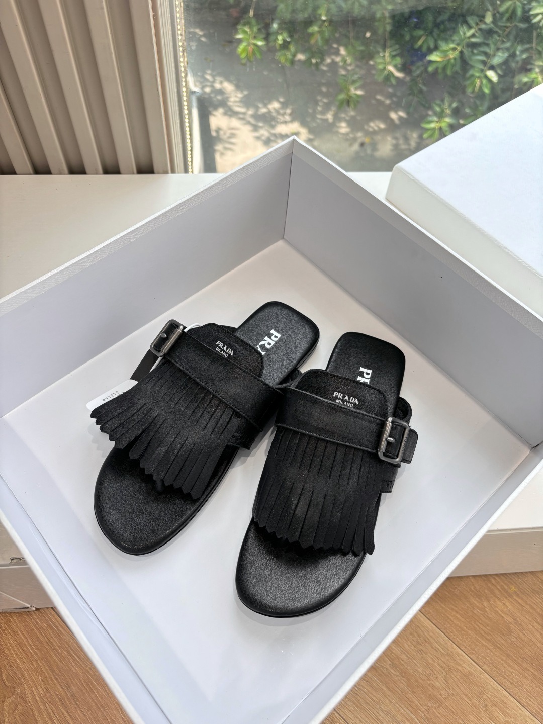 프라다 25ss 빈티지 태슬 세미슬리퍼