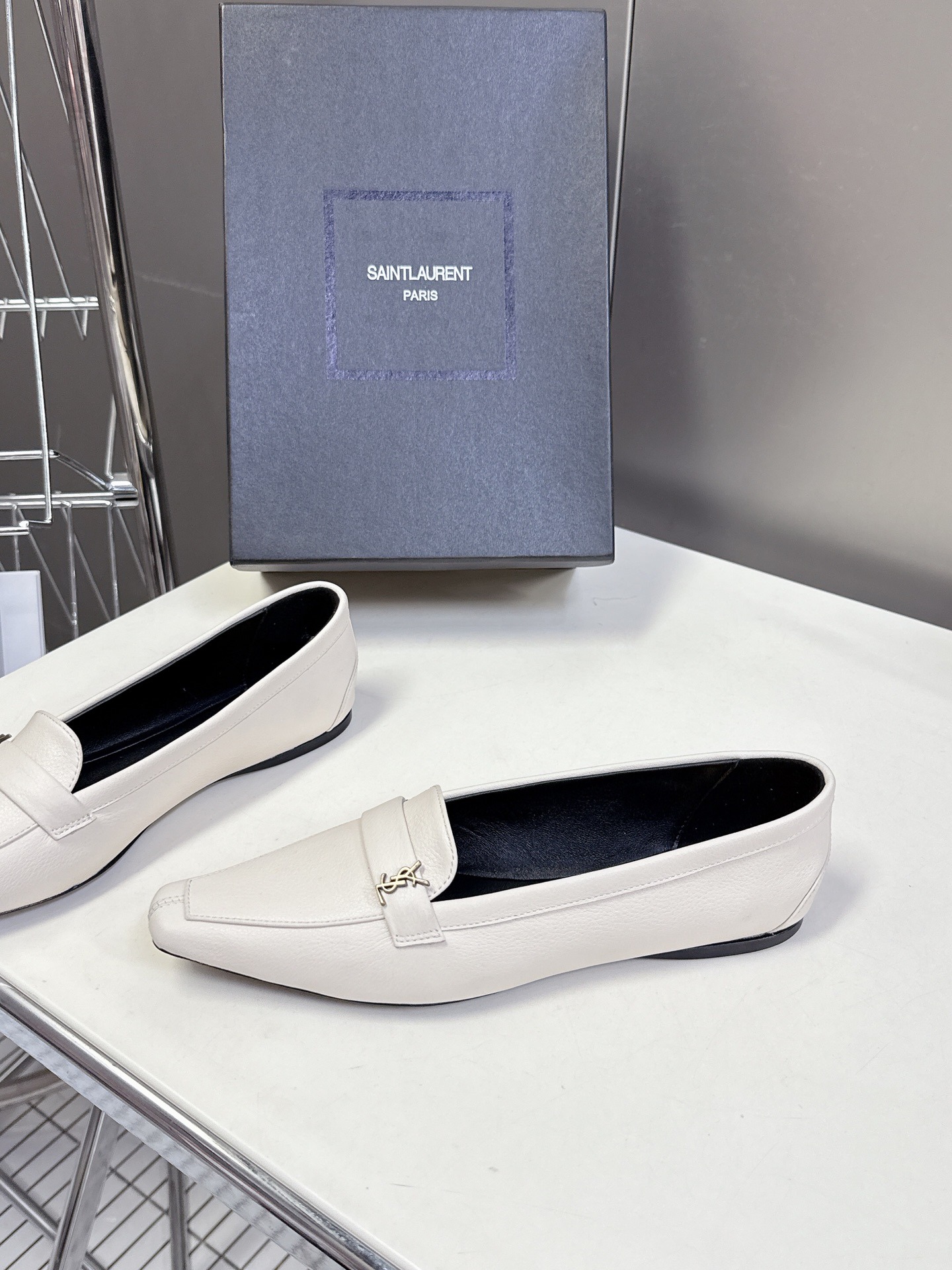 입생로랑 클래식한 슈즈 단화