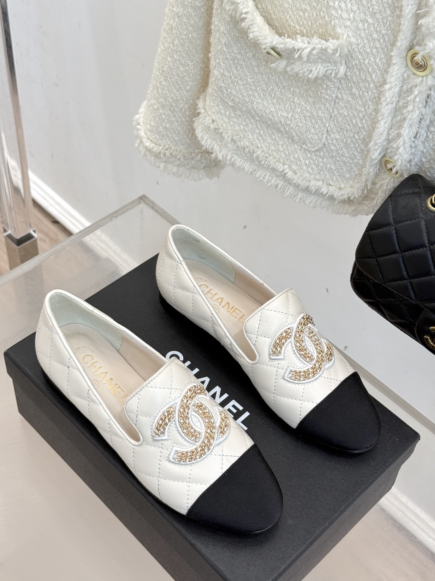 샤넬 클래식 퀼팅 펌프스 로퍼