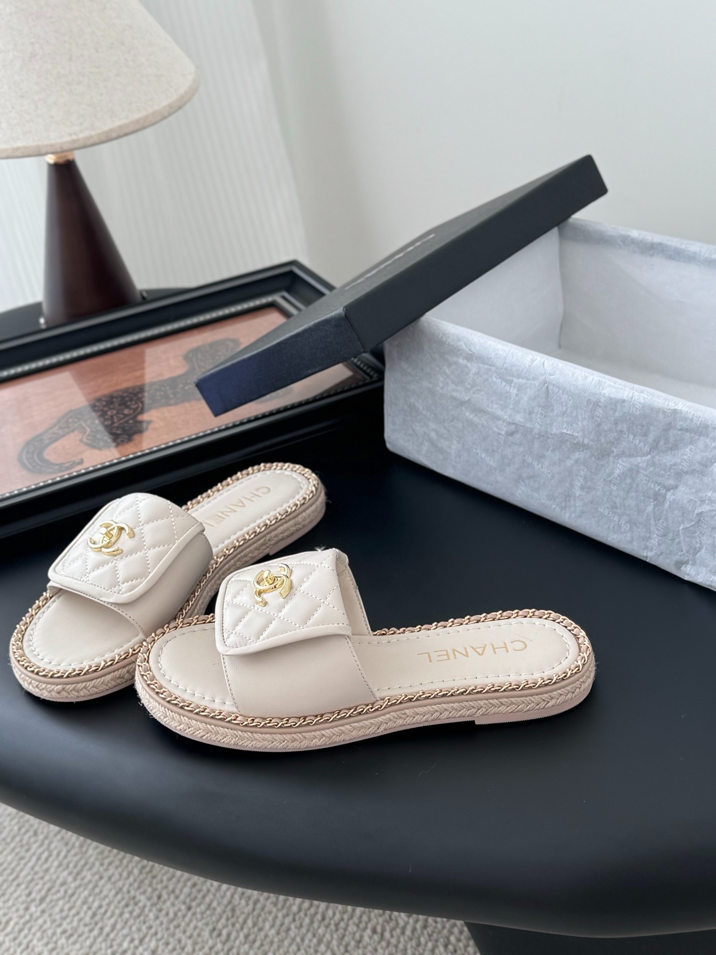 샤넬 25C 봄여름 신상 체인 슬리퍼