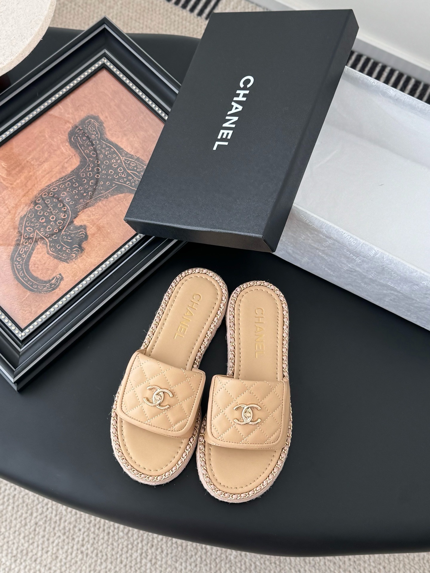 샤넬 25C 봄여름 신상 체인 슬리퍼