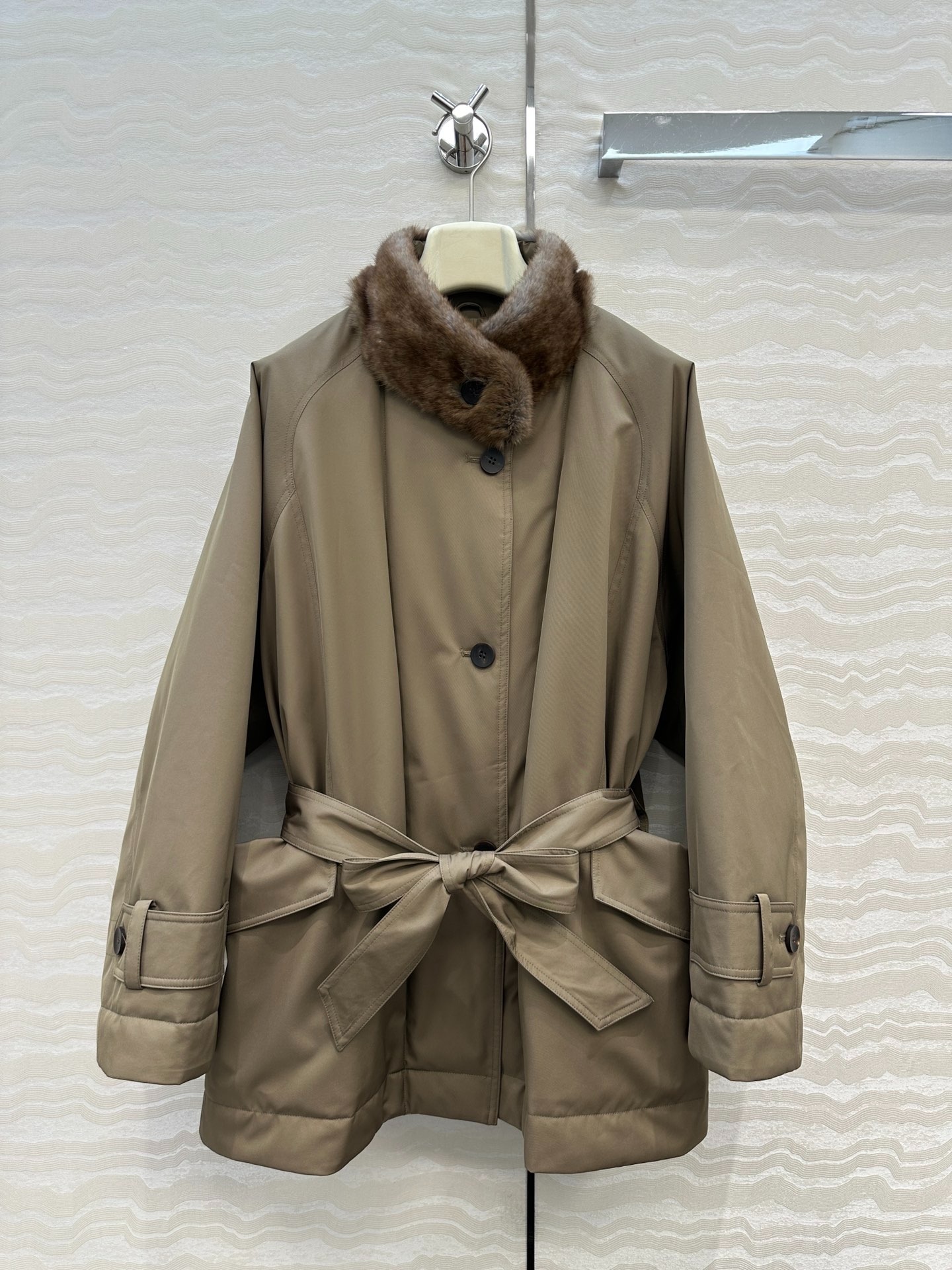 더로우 신상 폭스 퍼 칼라 패딩