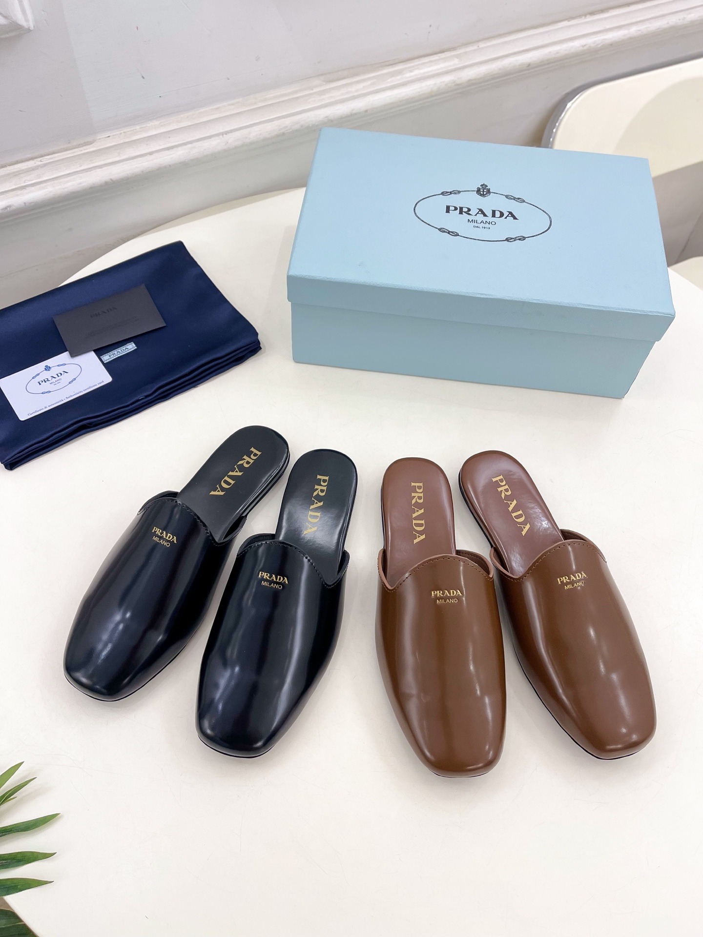 프라다 25 봄여름 빈티지 세미슬립온