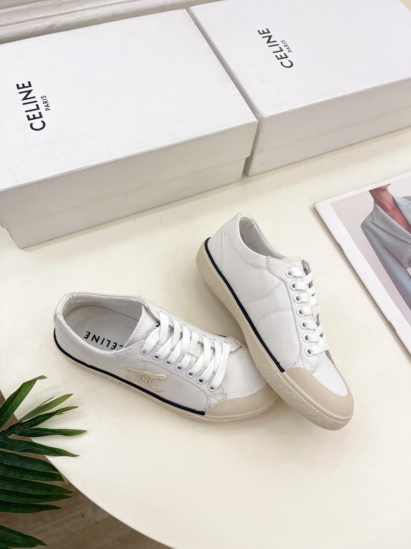 셀린느 25 신상 아란 트리오엠프 슬립온 스니커즈