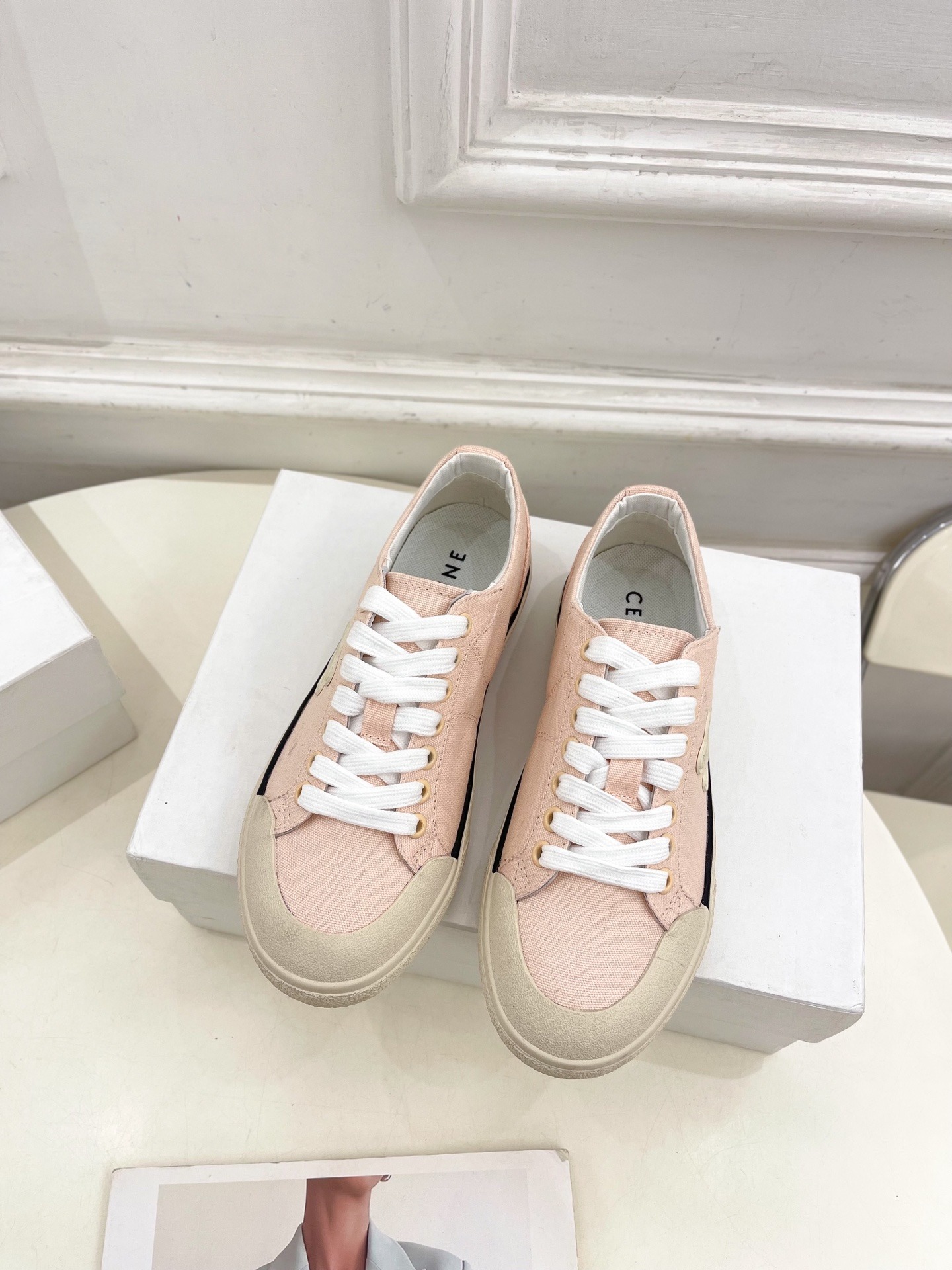 셀린느 25 신상 아란 트리오엠프 슬립온 스니커즈