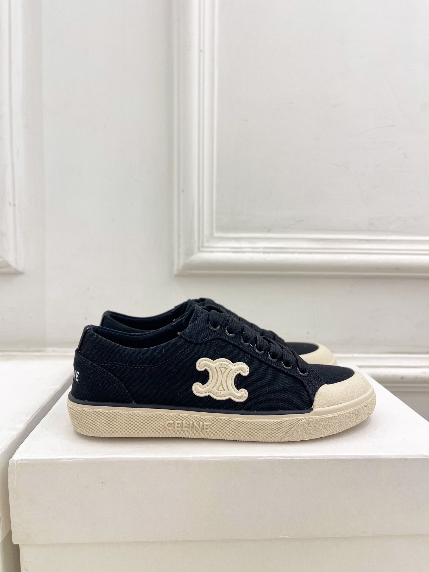 셀린느 25 신상 아란 트리오엠프 슬립온 스니커즈