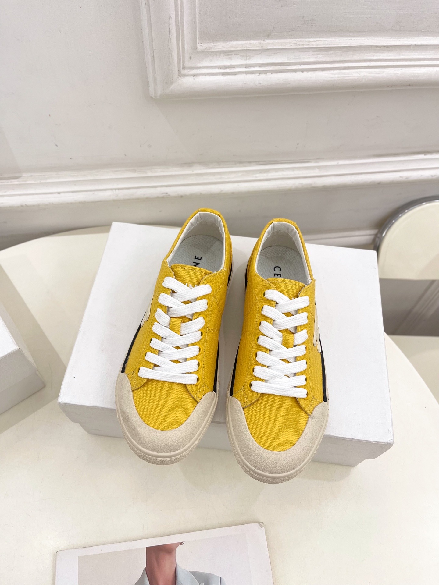 셀린느 25 신상 아란 트리오엠프 슬립온 스니커즈