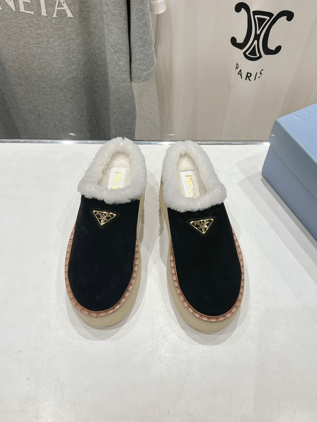 프라다 25ss 신상 털 통굽 세미 슬리퍼