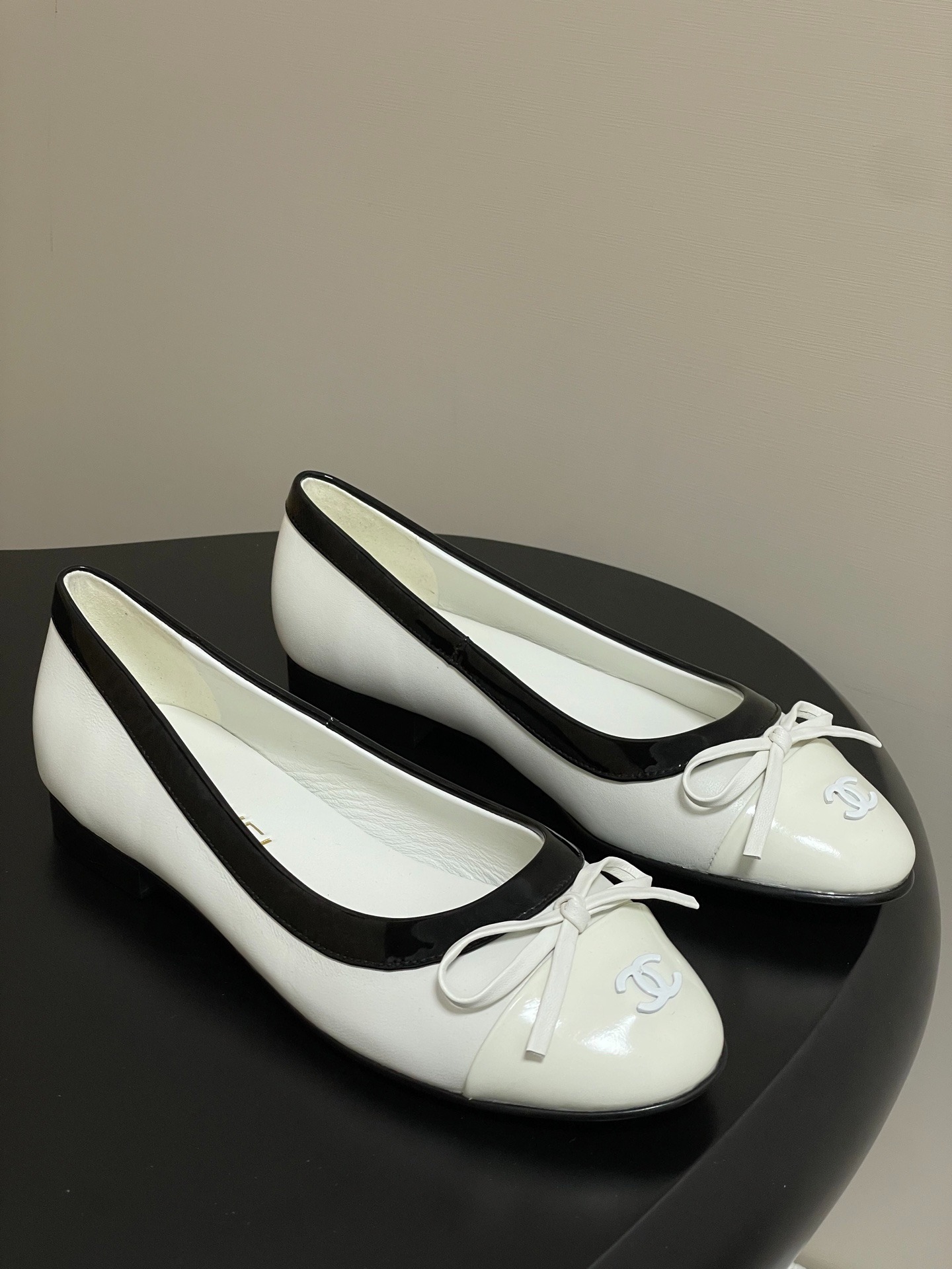 샤넬 25A 가을 신상 리본 발레 슈즈 플랫