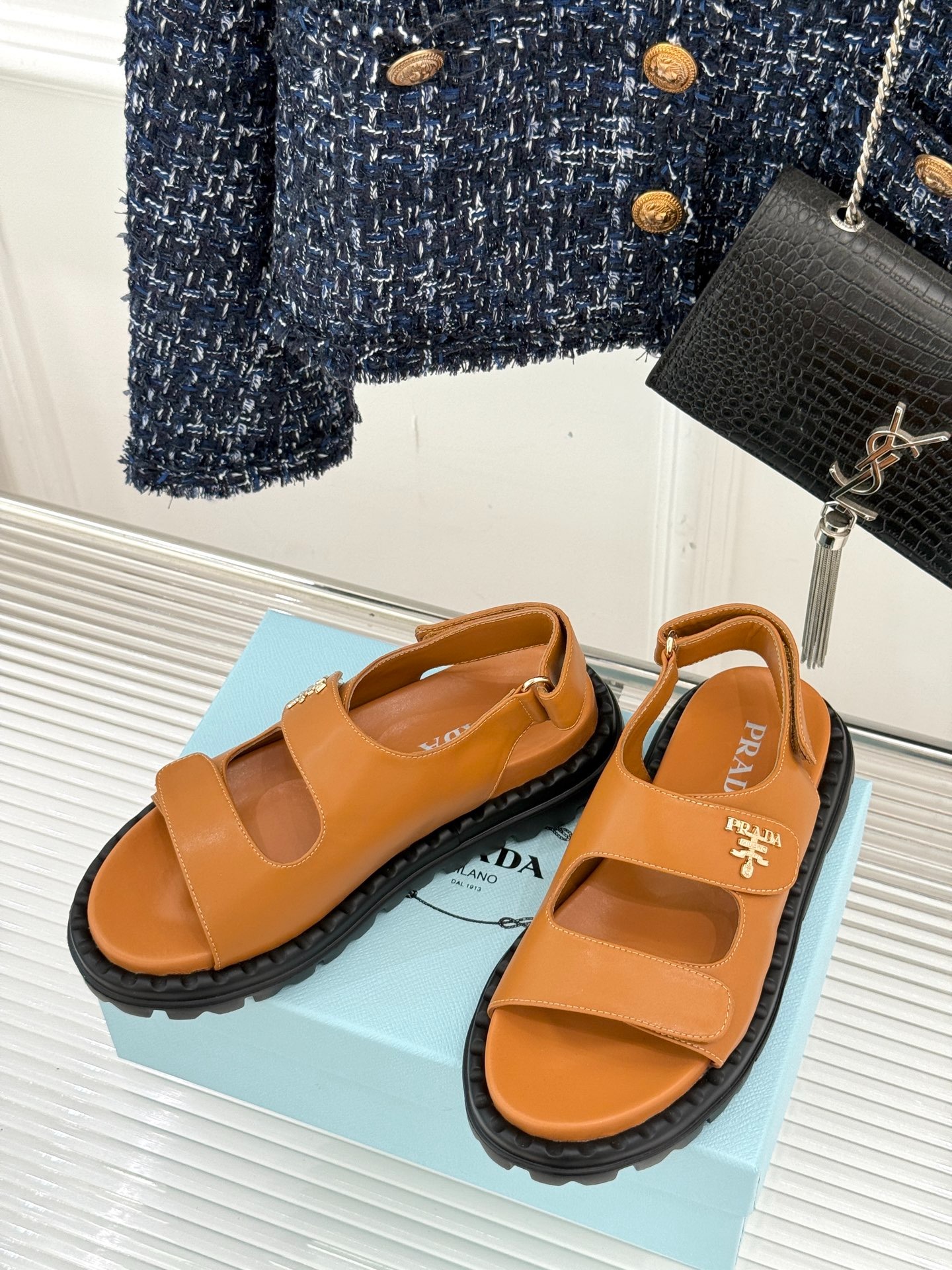 프라다 25 신상 빈티지 캐주얼 커플 비치 샌들