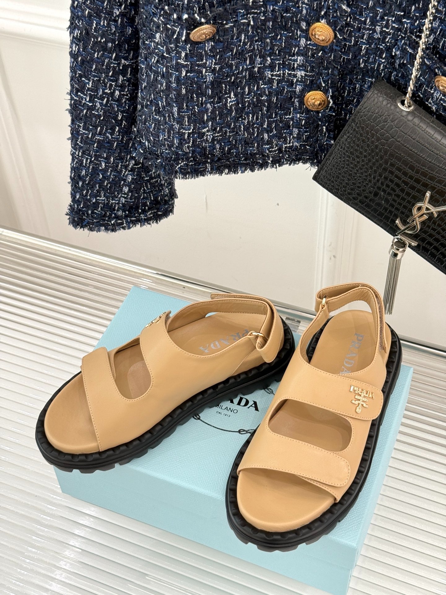 프라다 25 신상 빈티지 캐주얼 커플 비치 샌들
