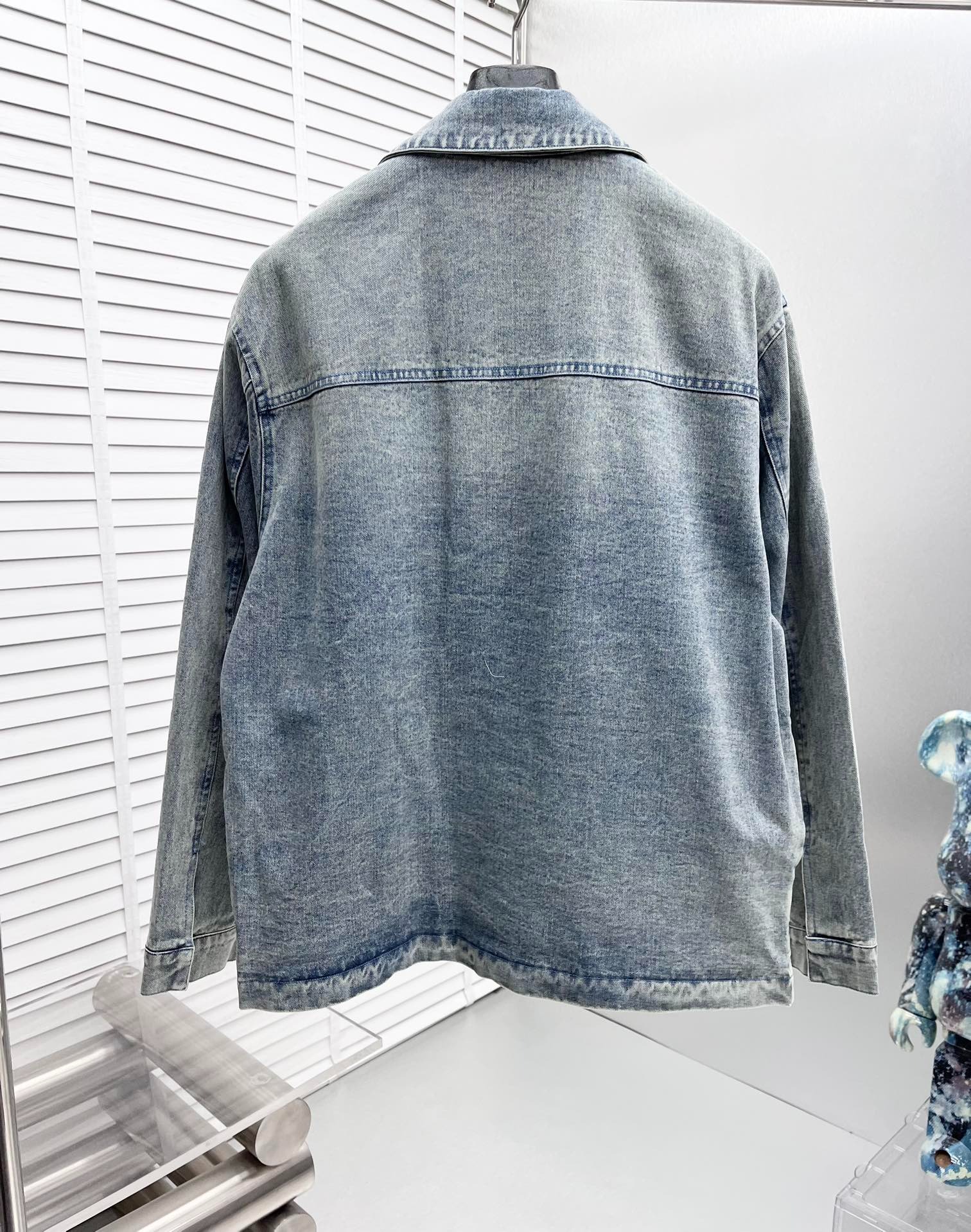 루이비통 25ss 신상 한정판 워싱 데님 재킷