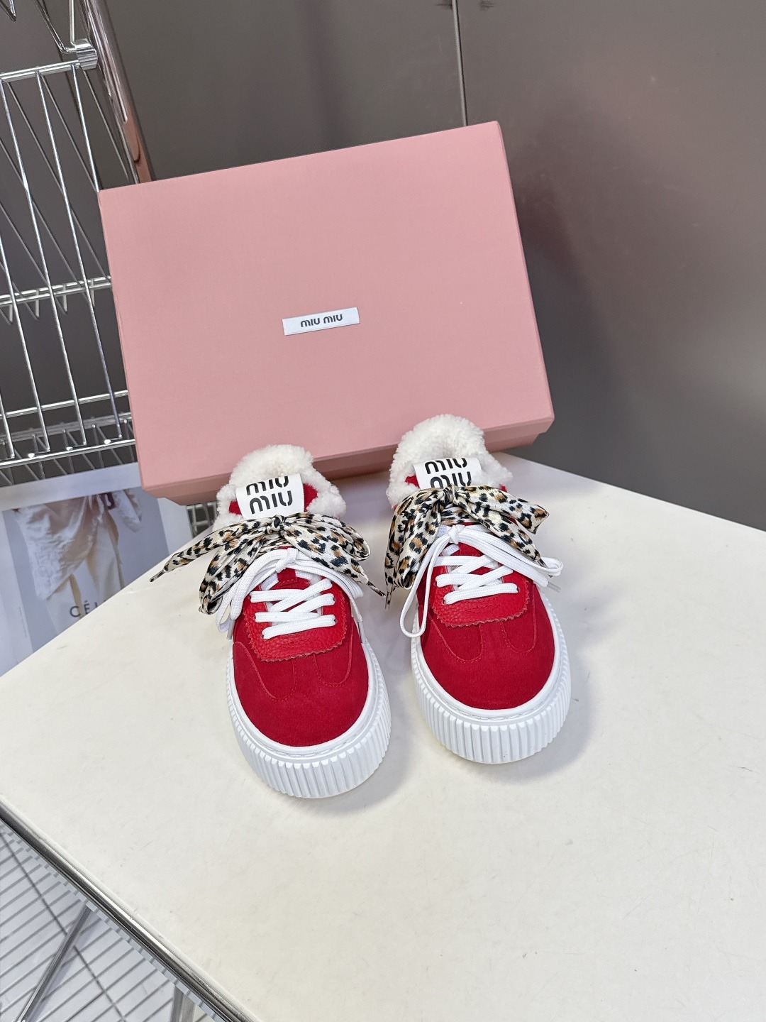 미우미우 신상 통굽 퍼슈즈