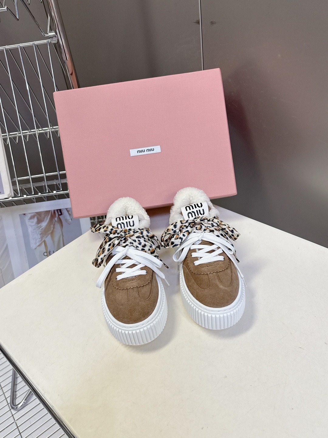 미우미우 신상 통굽 퍼슈즈