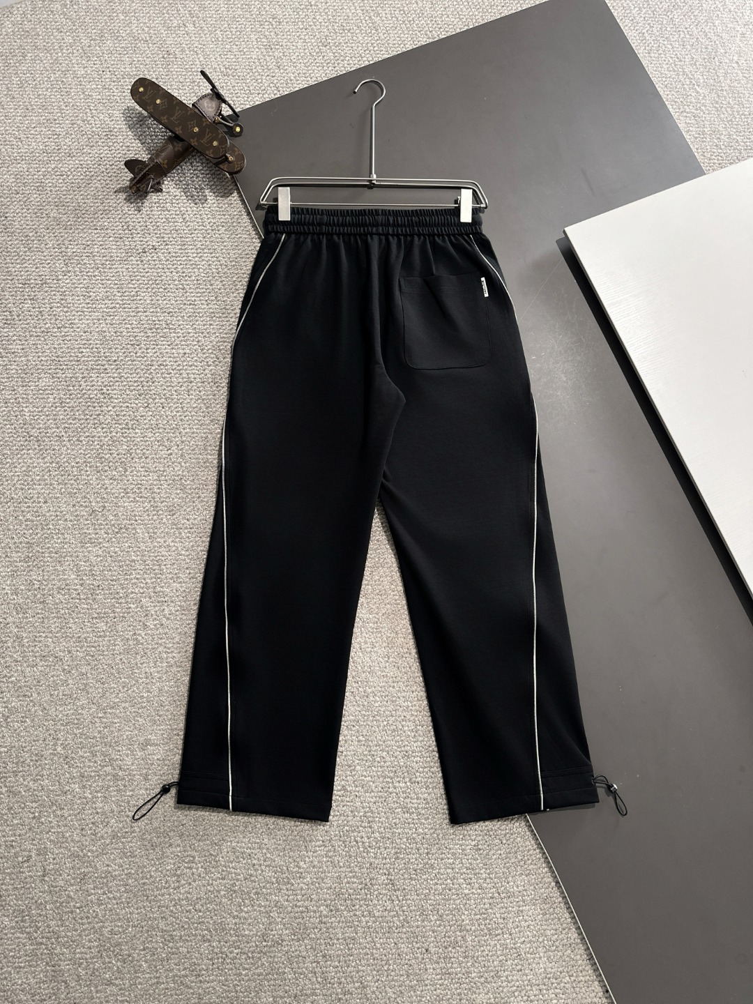 구찌 2025 봄여름 밴딩 캐주얼 팬츠