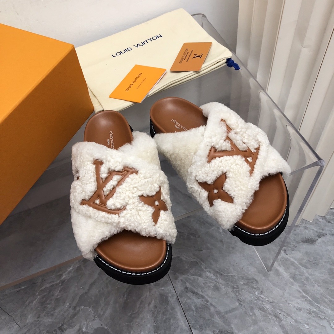 루이비통 25 신상 양털 슬리퍼