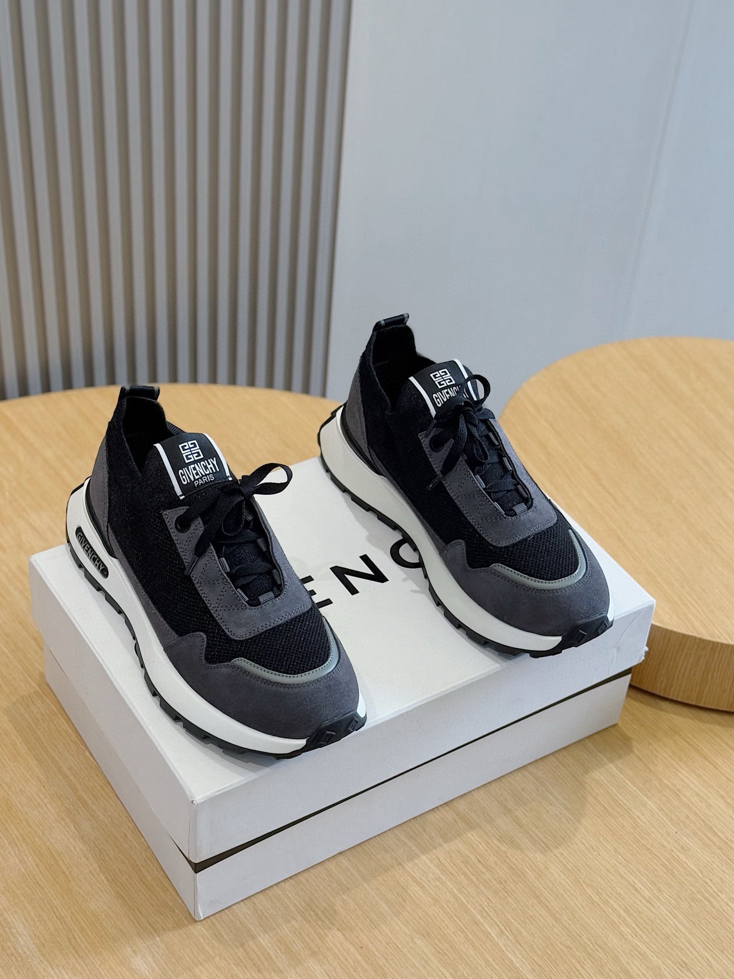 지*시 신상 러너 스니커즈