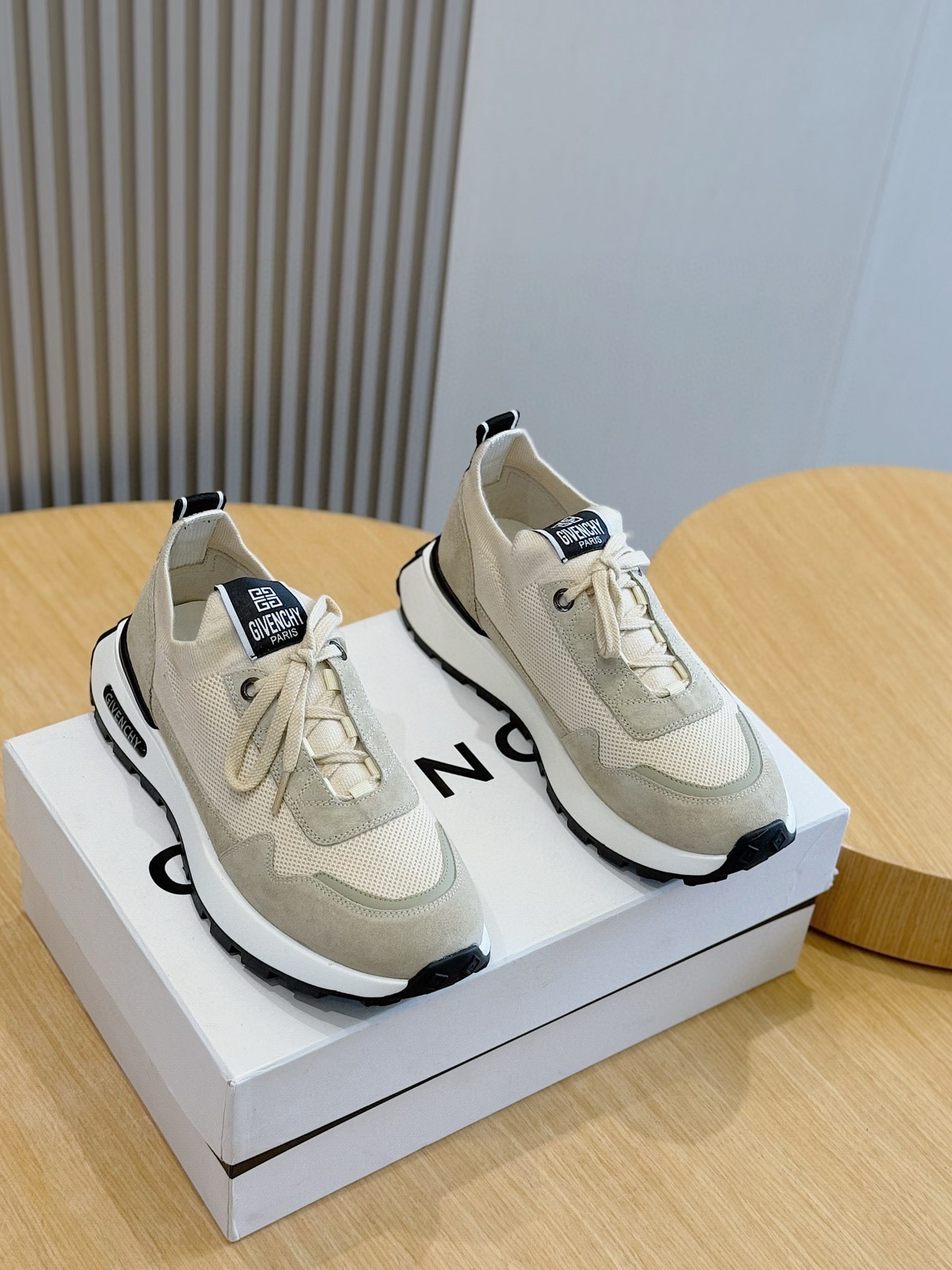 지*시 신상 러너 스니커즈