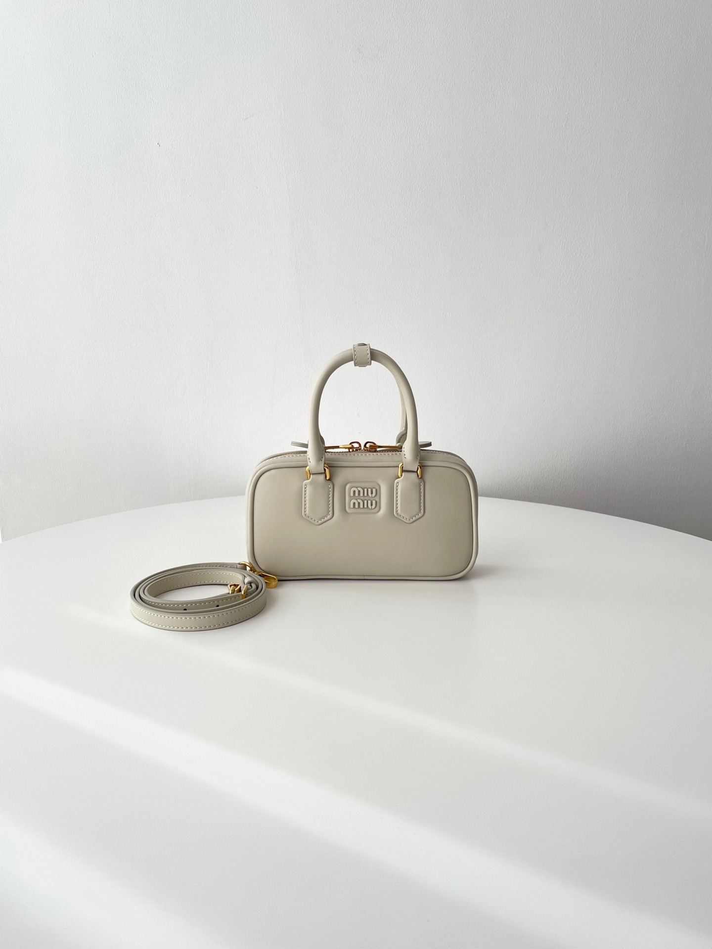 미우미우 아르카디 가죽 백