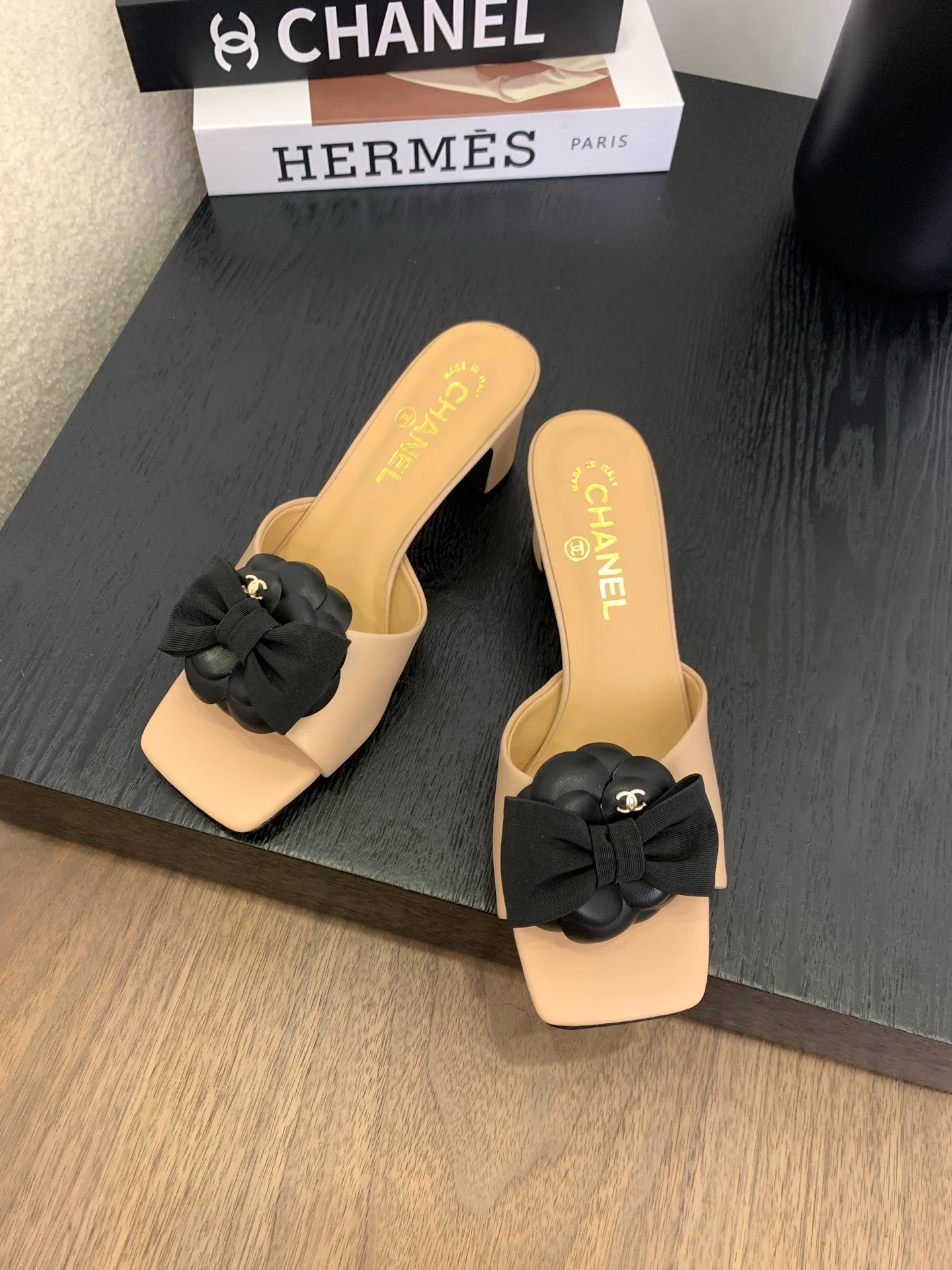 샤넬 25 신상 통굽 슬리퍼