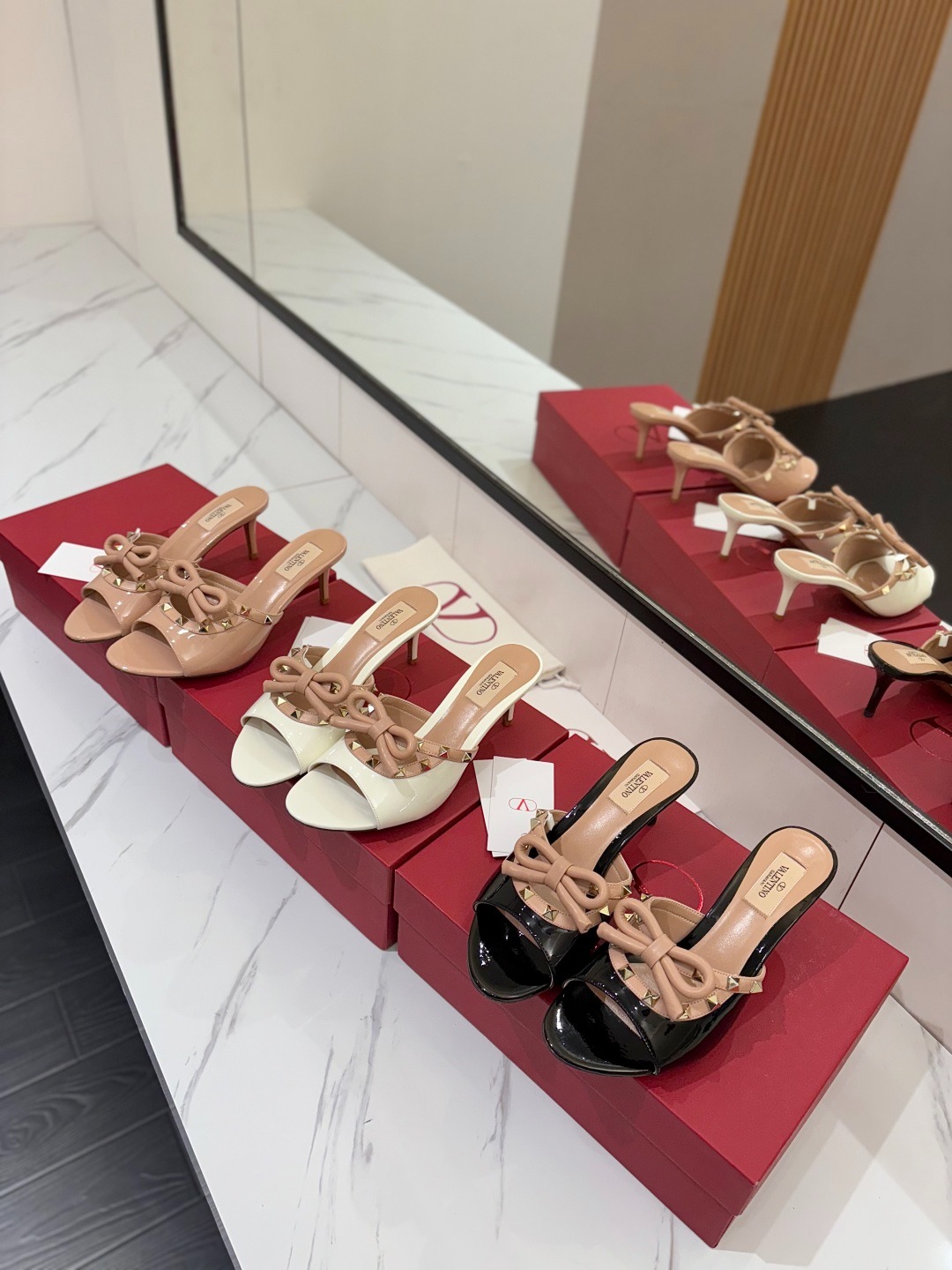 발렌티노 스터드 리본 힐