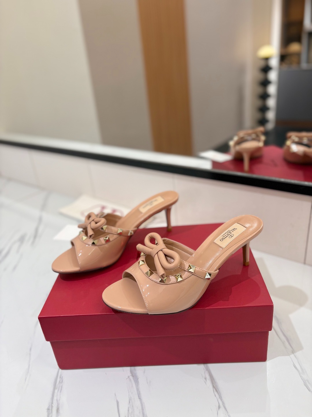 발렌티노 스터드 리본 힐