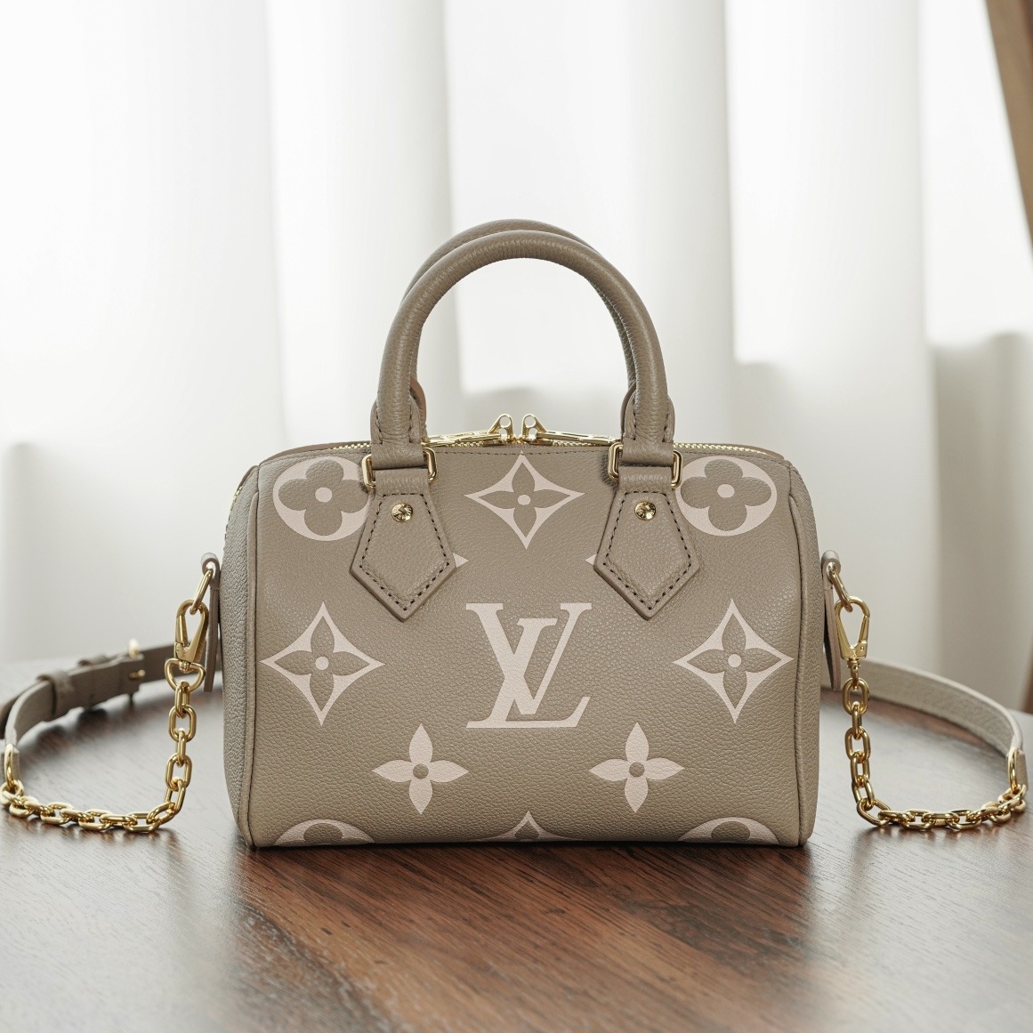 루이비통 스피디 반둘리에 20 바이 컬러 모노그램 앙프렝뜨 가죽