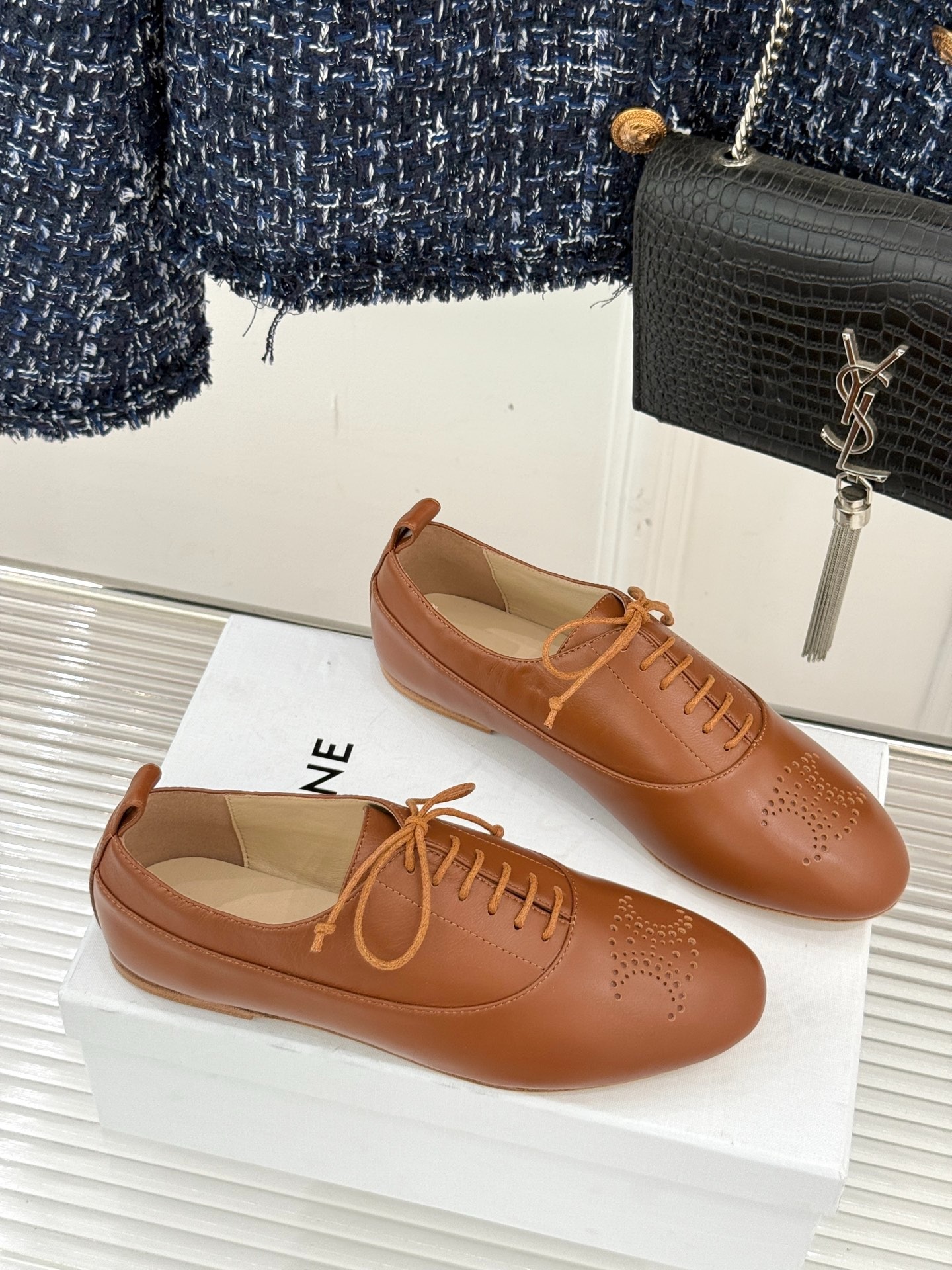 셀린느 25WF 신상 스니커즈