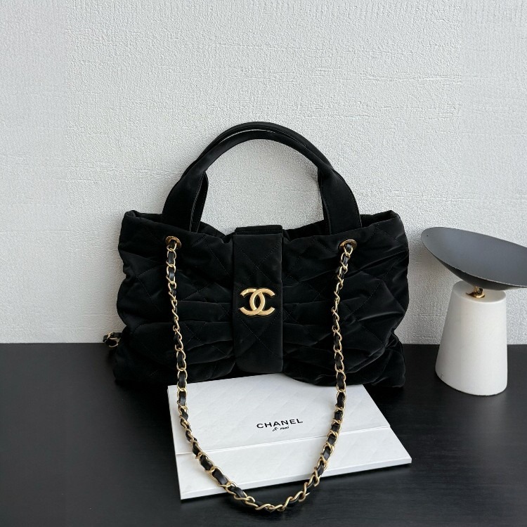 샤넬 맥시 보우 백 블랙 벨벳