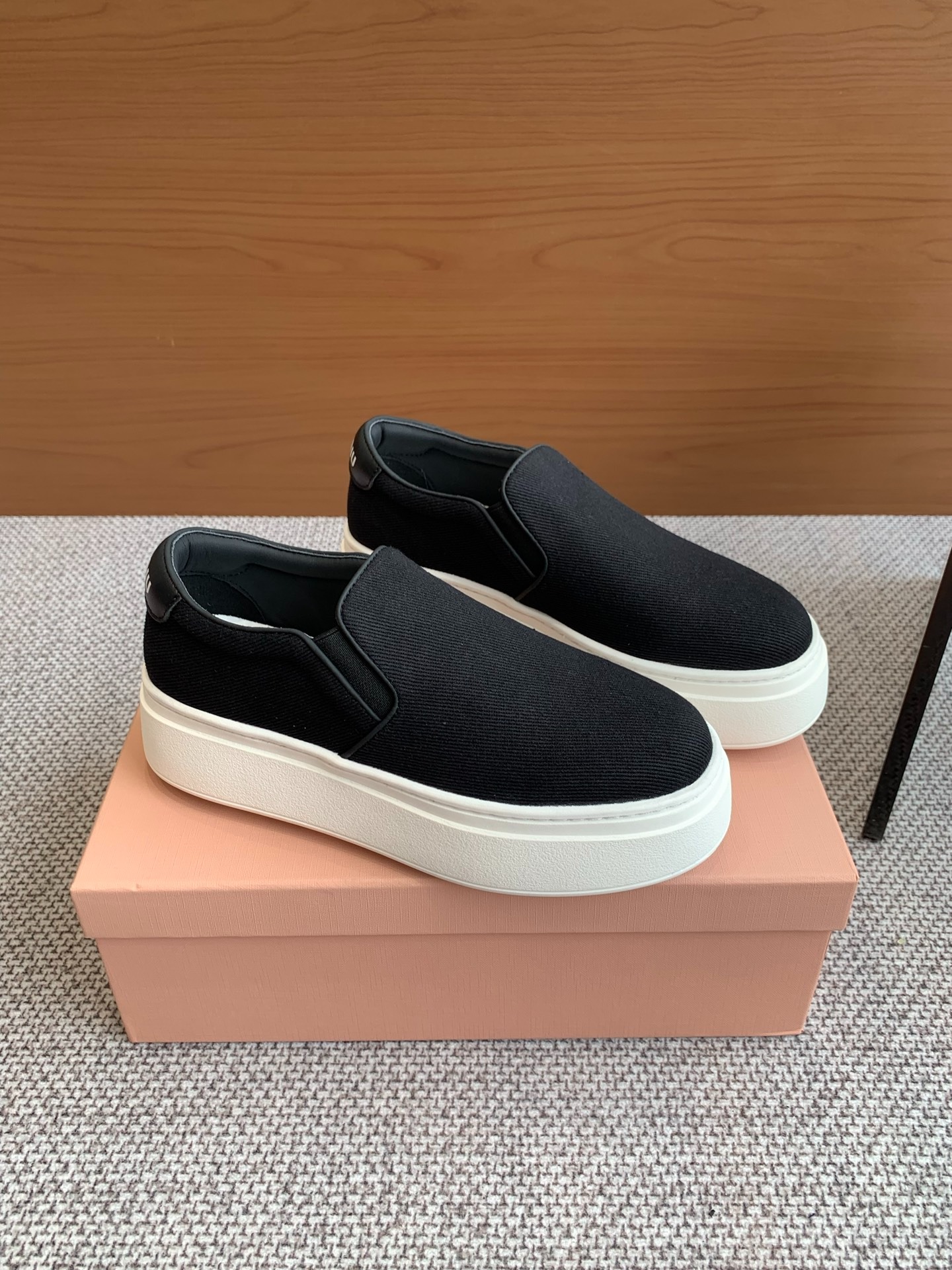 미우미우 봄여름 신상 통굽 스니커즈 프리미엄