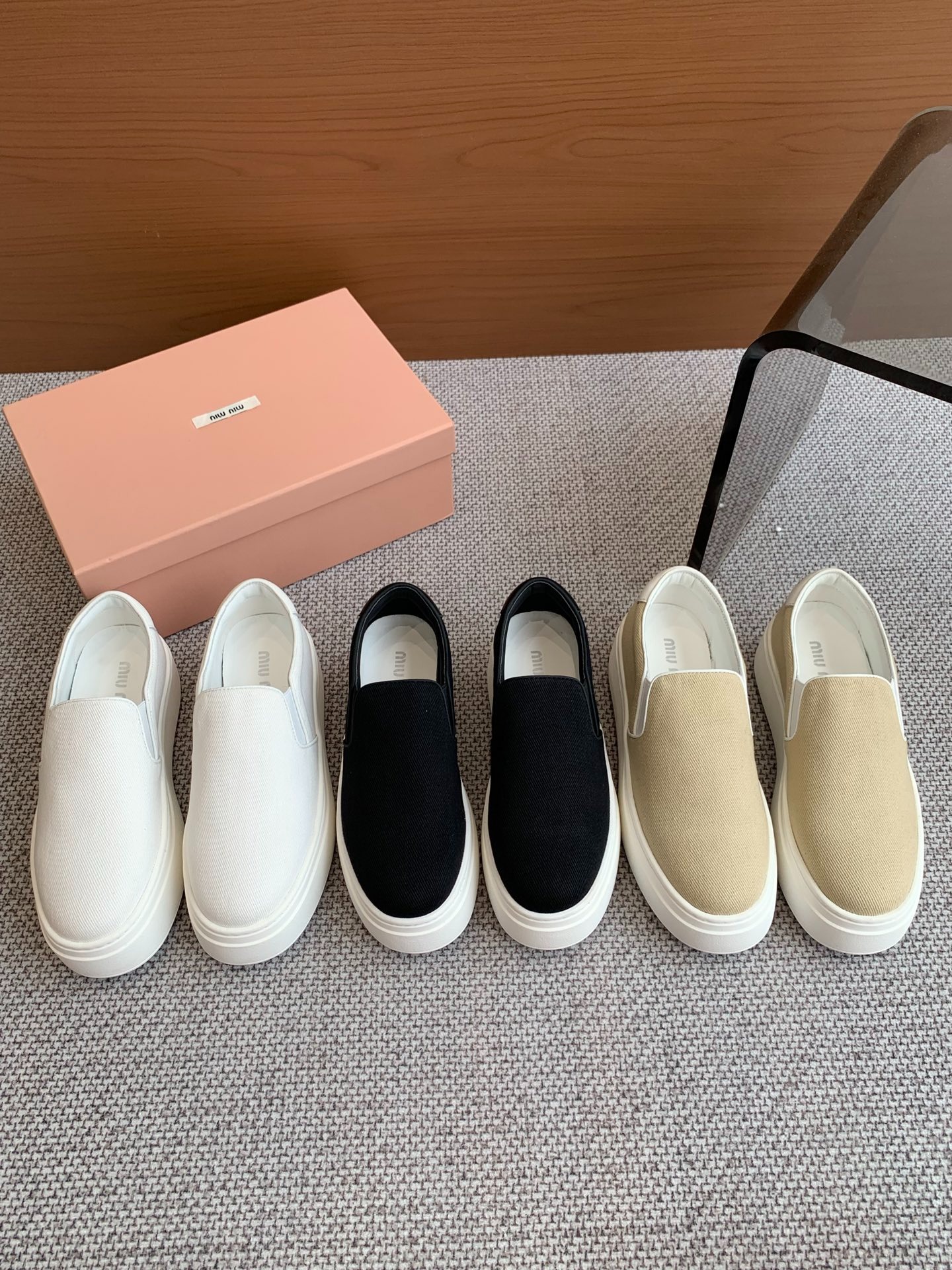 미우미우 봄여름 신상 통굽 스니커즈 프리미엄