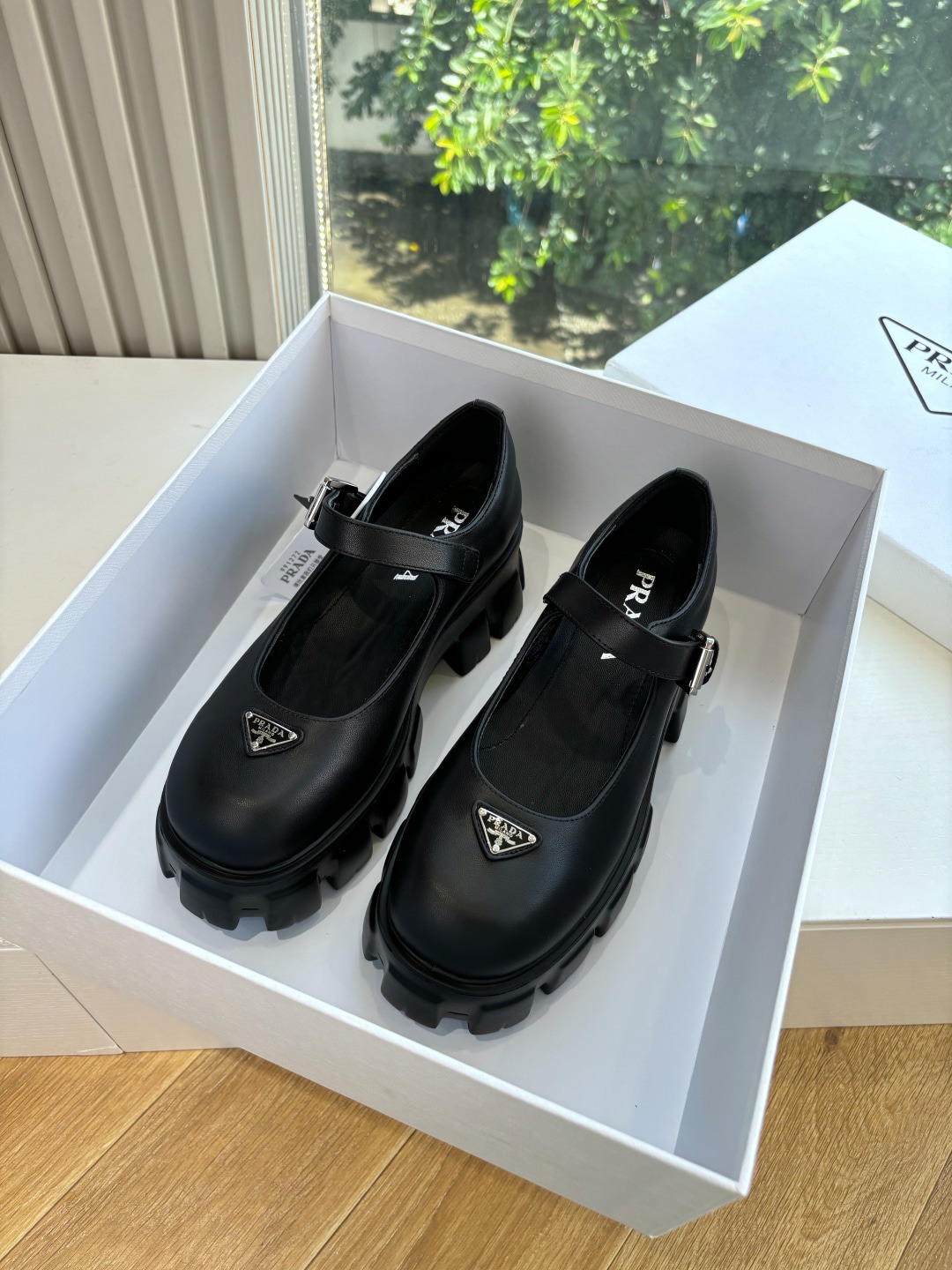 프라다 25Fw 최신 메리제인 통굽 펌프스 로퍼