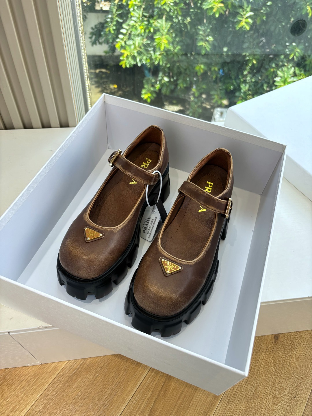 프라다 25Fw 최신 메리제인 통굽 펌프스 로퍼