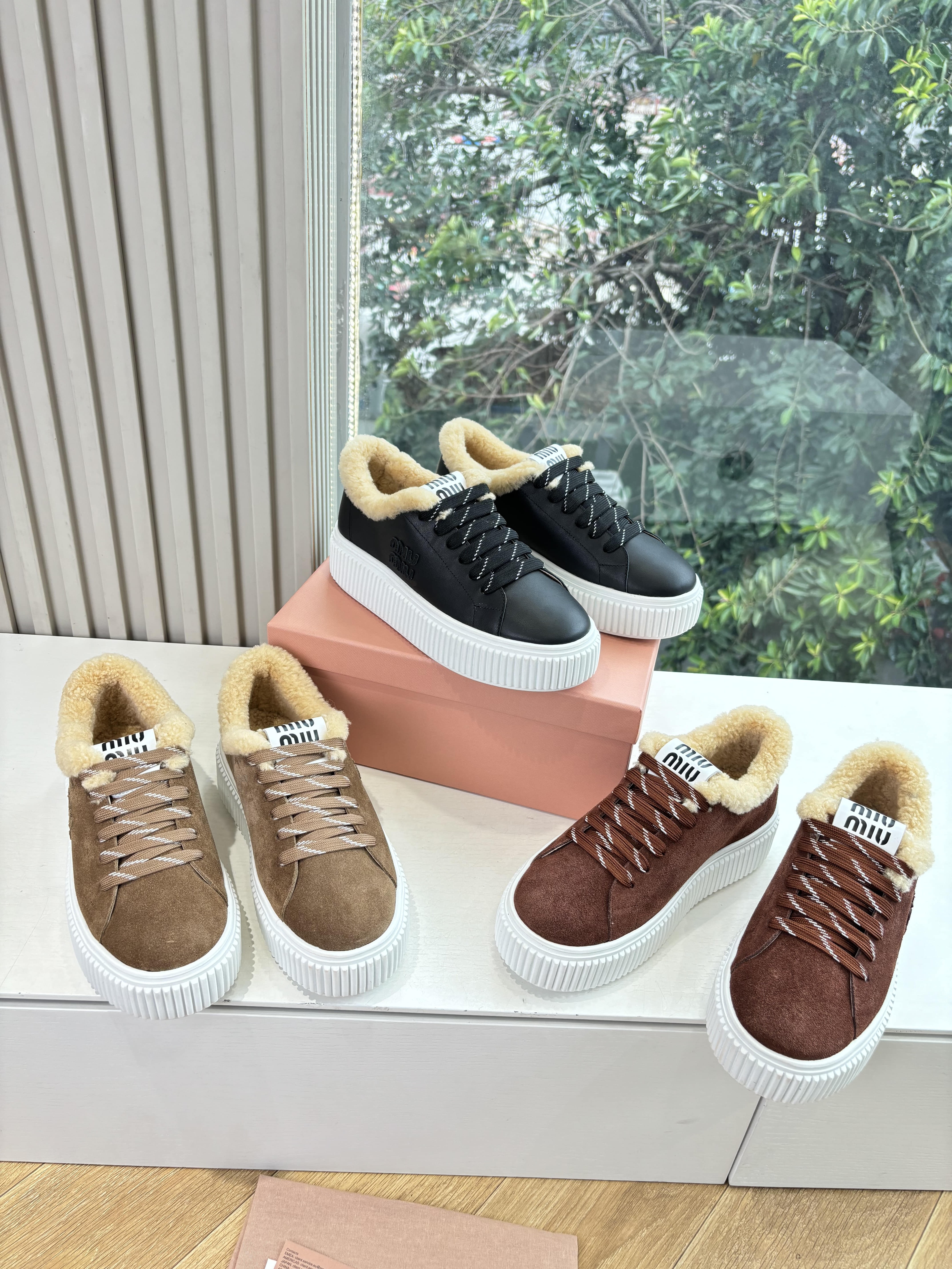 미우미우 25 신상 양털 단화