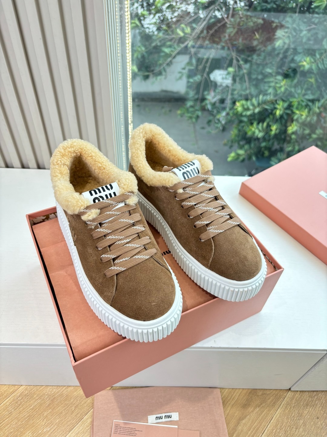 미우미우 25 신상 양털 단화