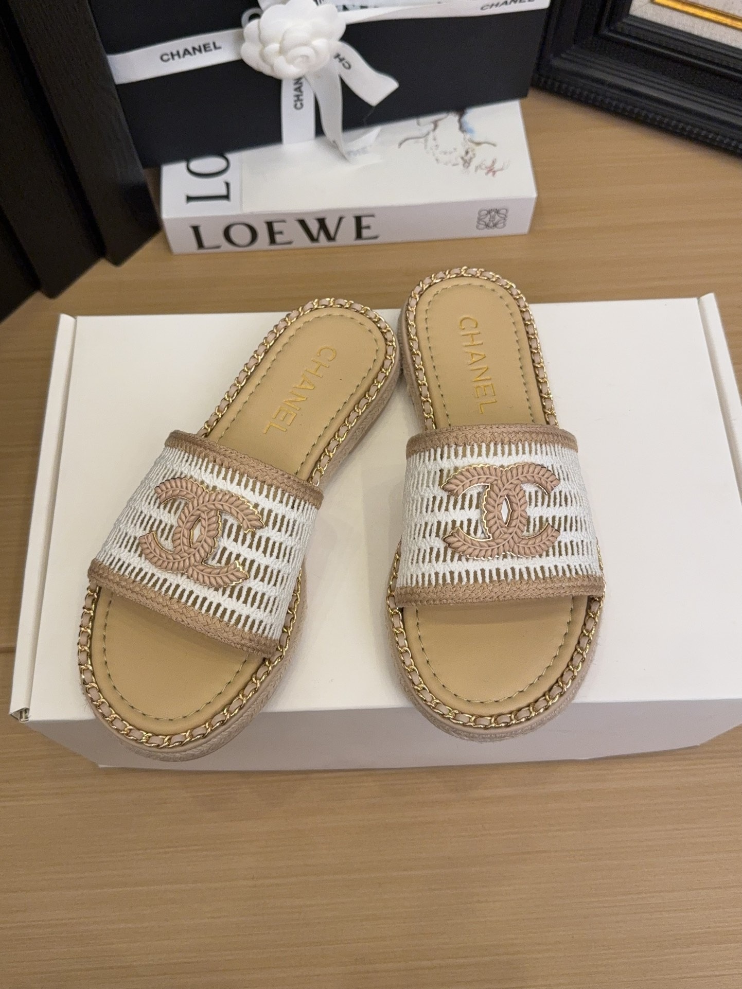 샤넬 25 신상 고퀄리티 플랫 체인 슬리퍼