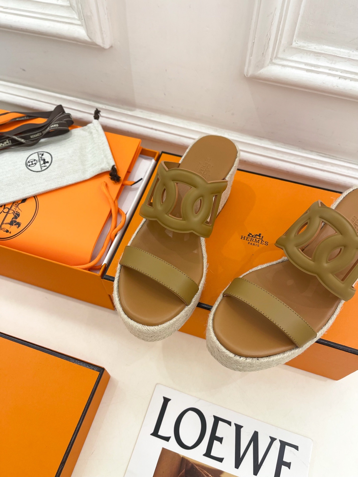 에르메스 25  추동 신상 통굽 웨지 슬리퍼