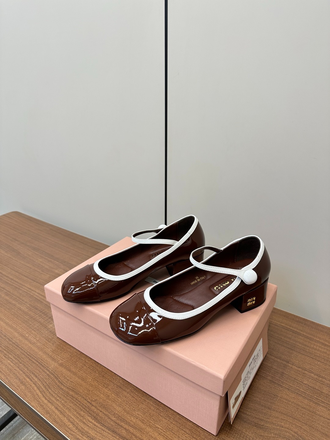 미우미우 2025 봄 신상 메리제인 플랫 슈즈