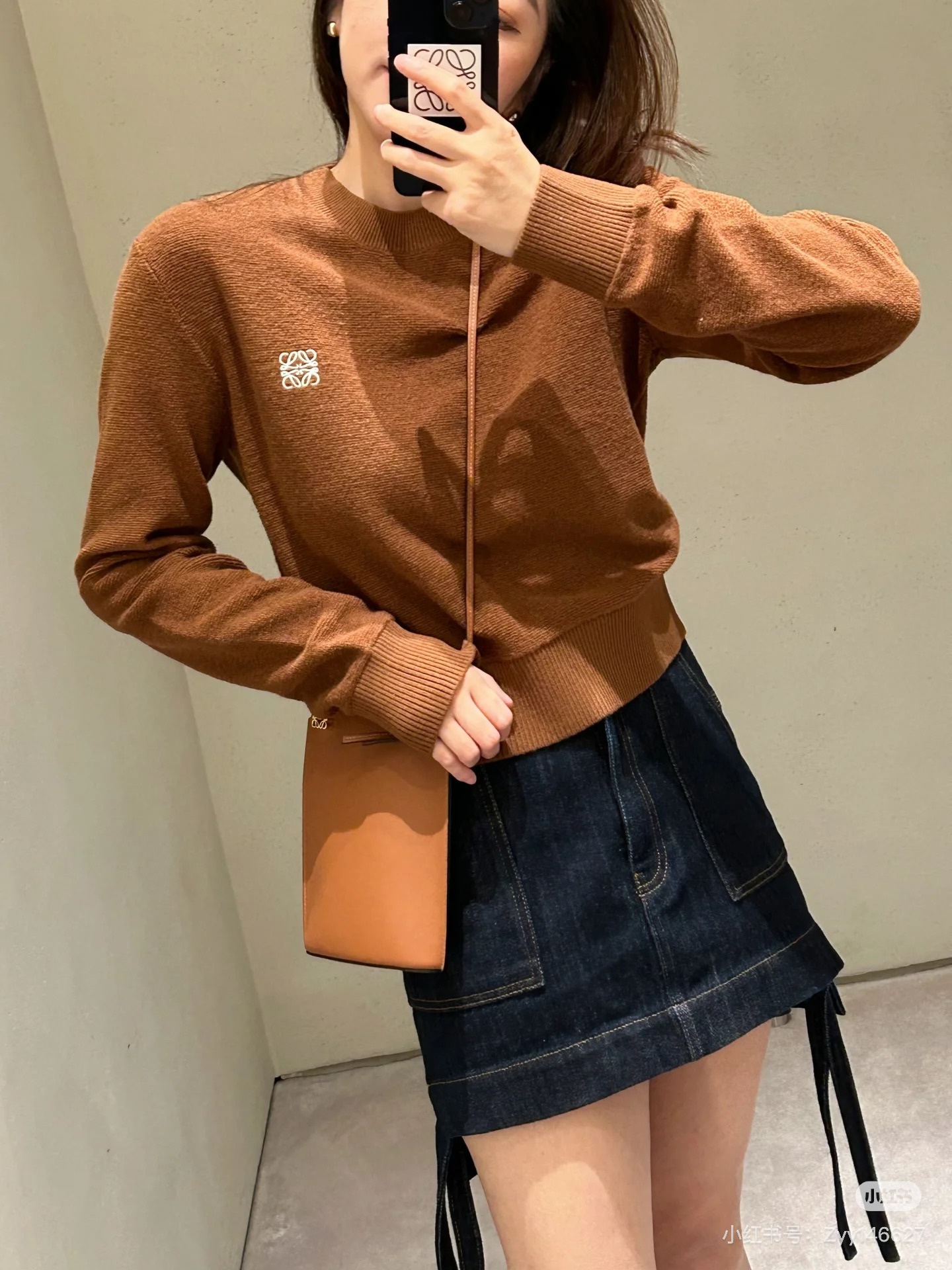 로에베 초봄 신상 울100% 라운드 니트 탑