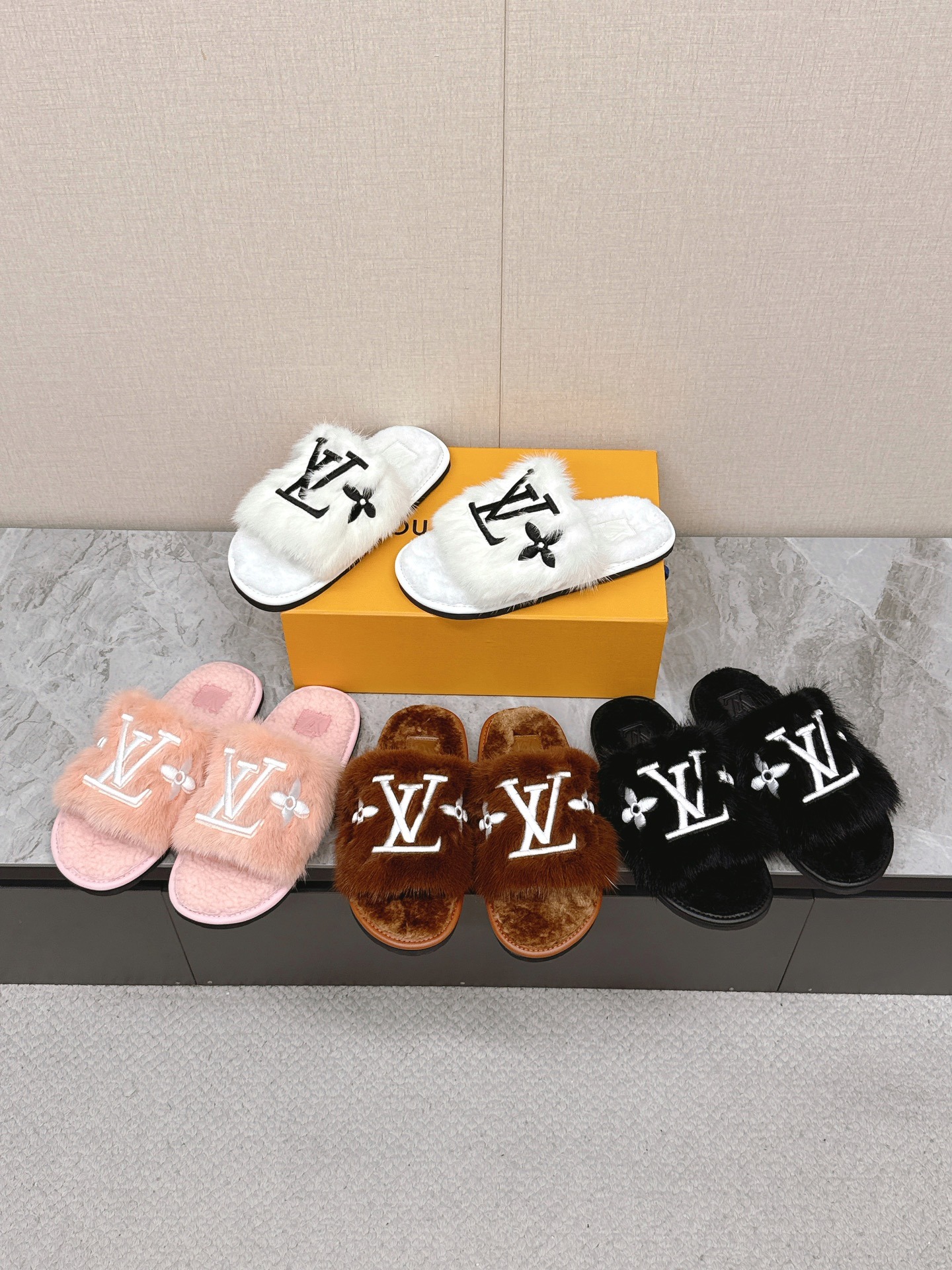 루이비통 신상 털 슬리퍼