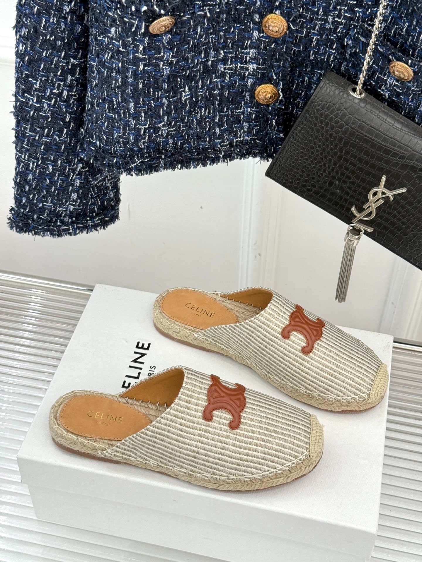 셀린느 클래식 트리옹프 슬리퍼