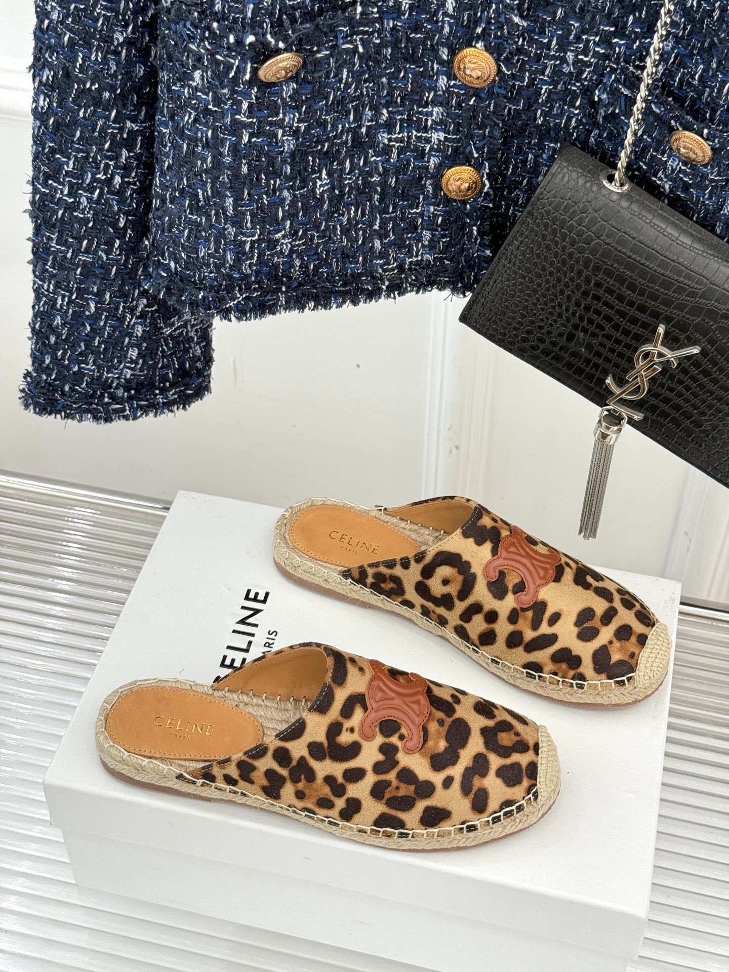 셀린느 클래식 트리옹프 슬리퍼