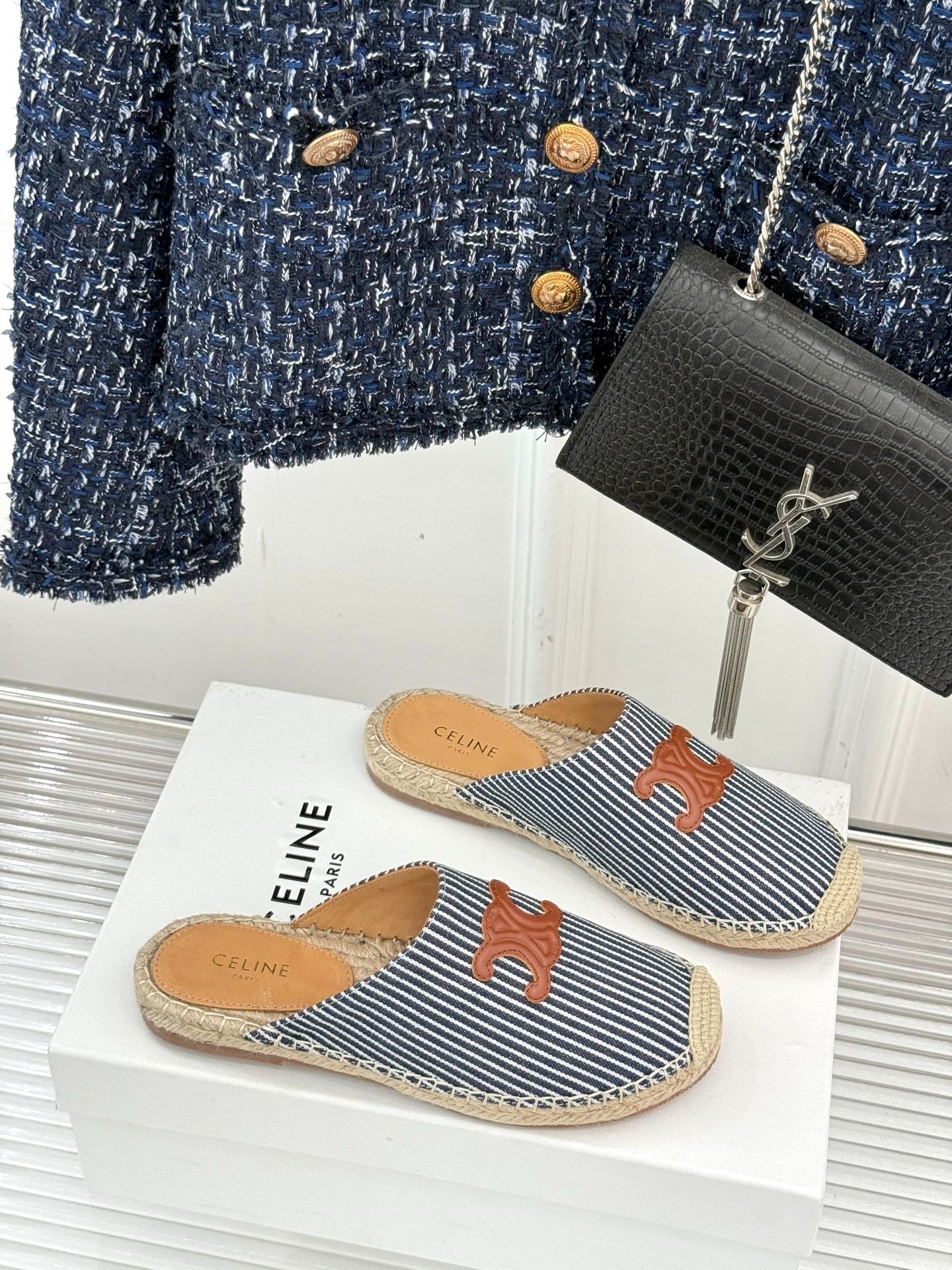 셀린느 클래식 트리옹프 슬리퍼