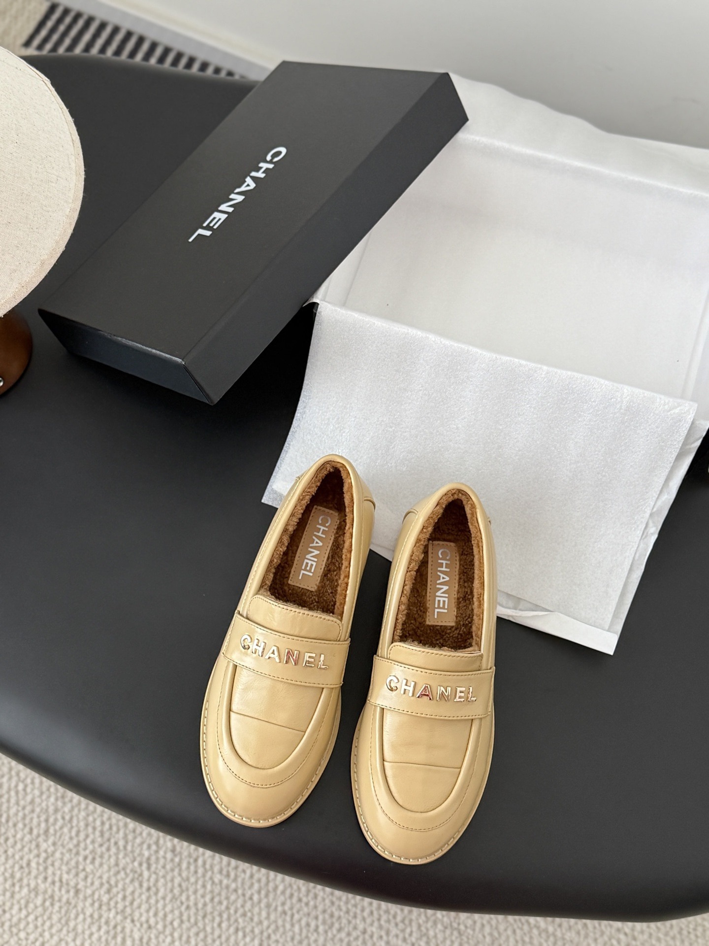 샤넬 25K 신상 뽀글이 로퍼